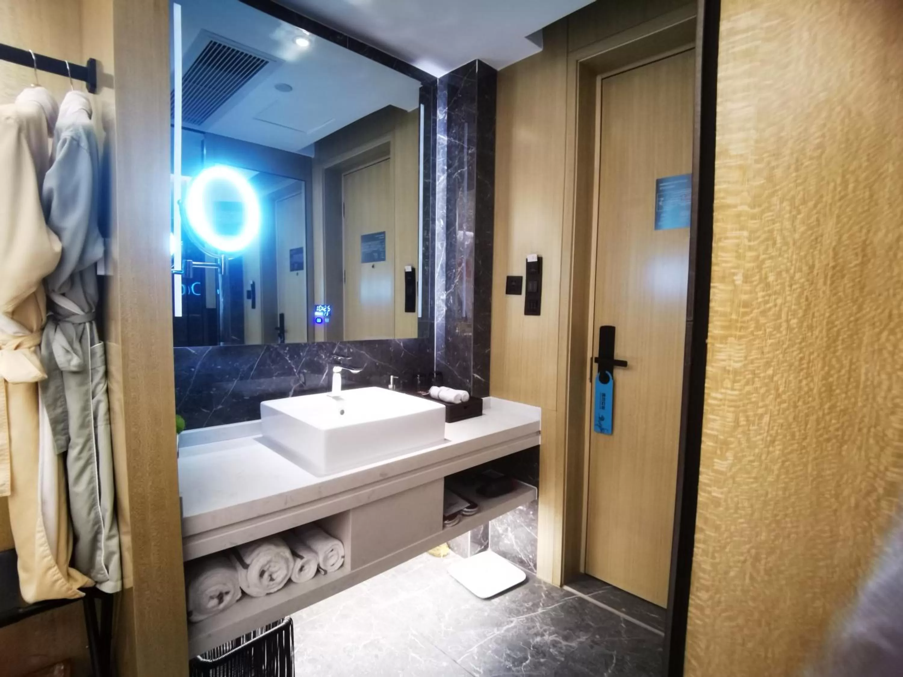 Toilet in Paco Hotel BeiJing Road Metro Guangzhou