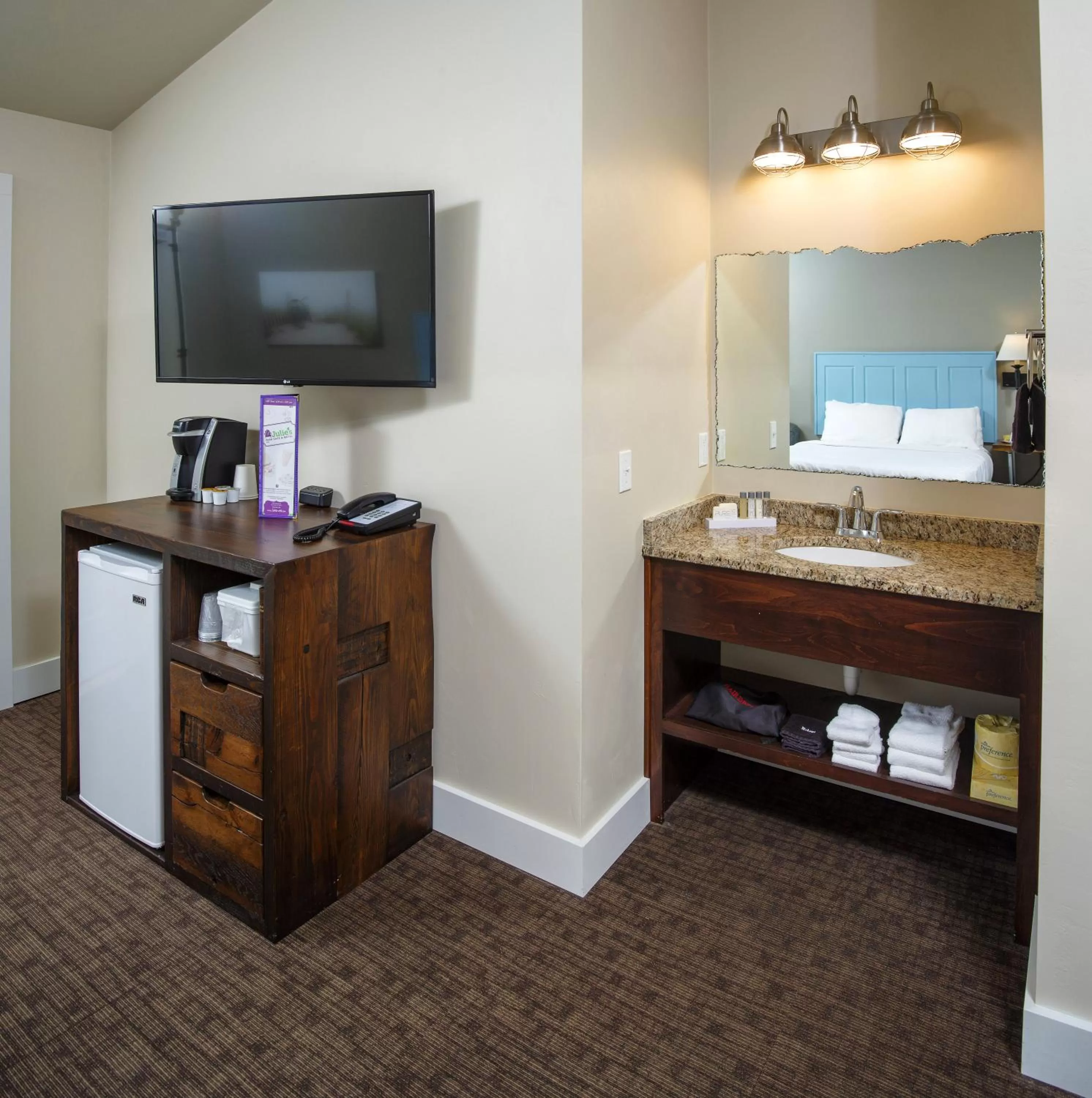 Photo of the whole room in Julie's Park Cafe & Motel