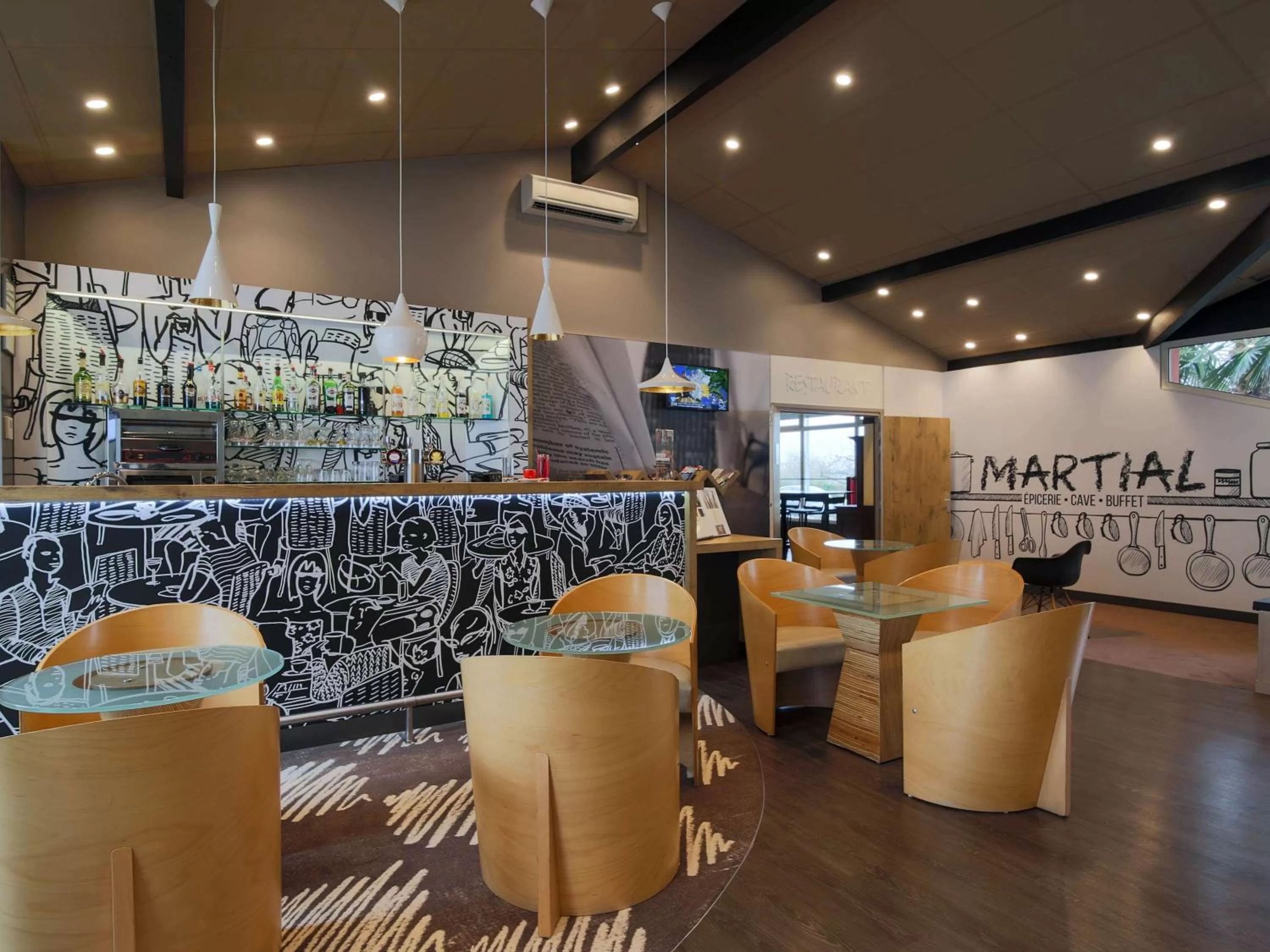 Lounge or bar in ibis Montauban