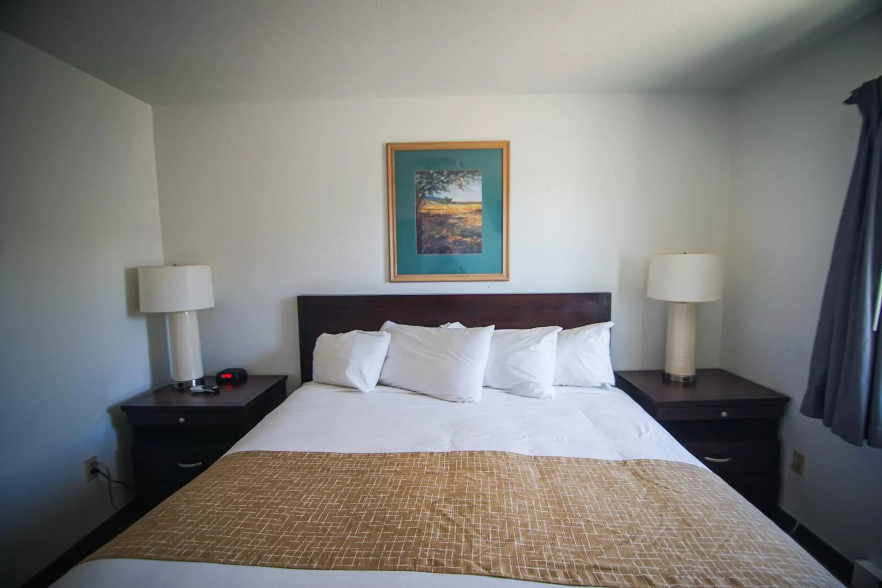 King Room - Mobility Access/Non-Smoking in Travelodge by Wyndham Colorado Springs Airport - Peterson SFB King Room - Mobility Access/Non-Smoking in Travelodge by Wyndham Colorado Springs Airport - Peterson SFB