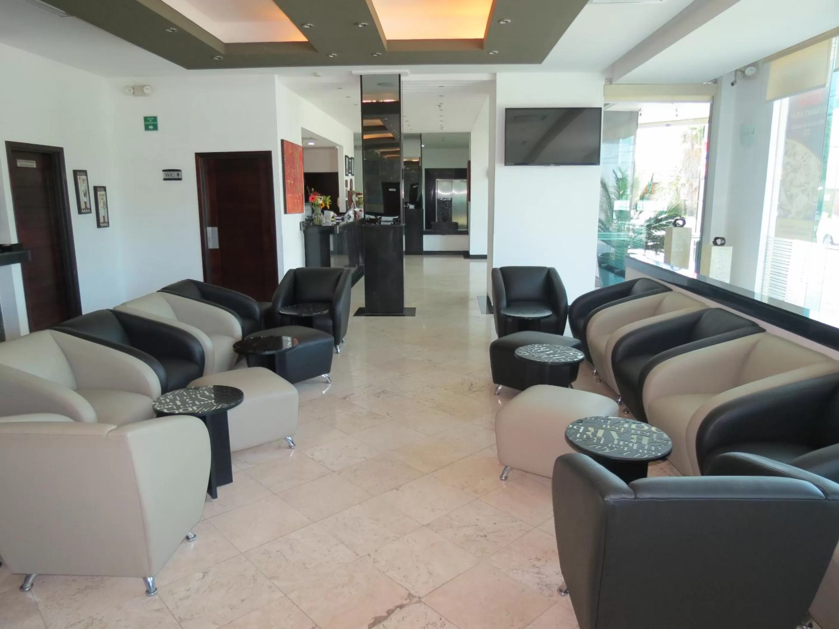 Restaurant/places to eat in Hotel Ankara "Las Lomas"