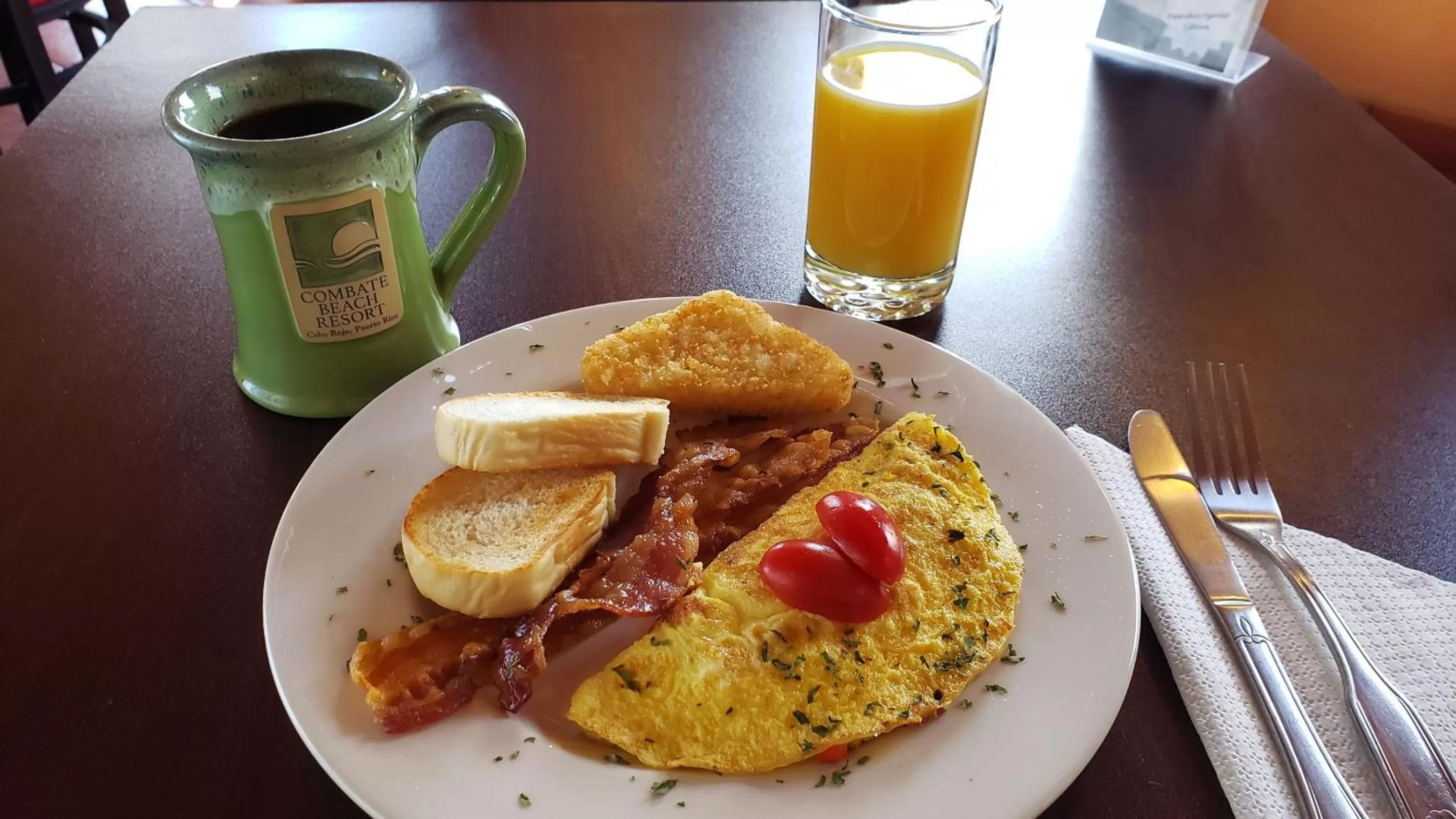 Restaurant/places to eat in Combate Beach Resort