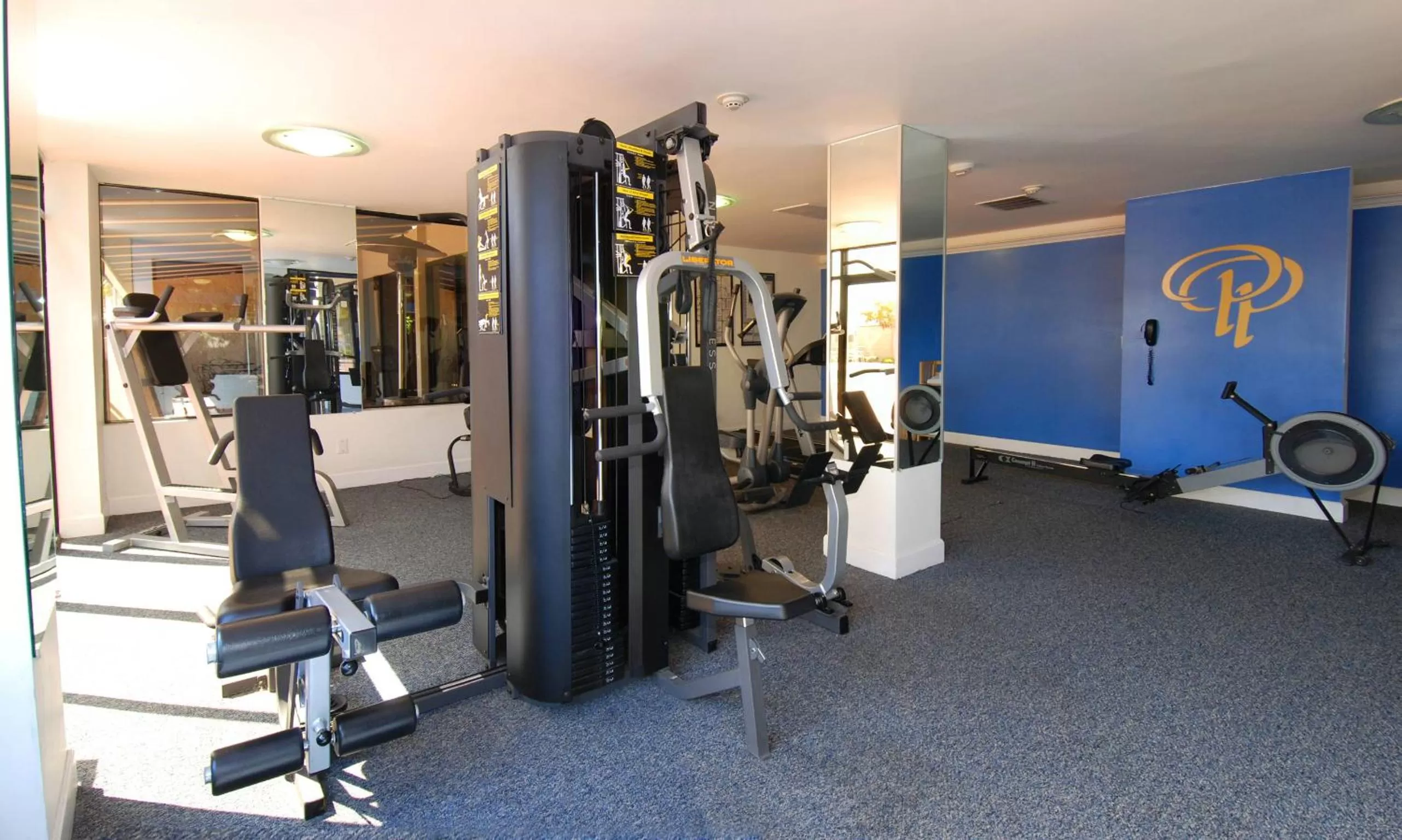 Fitness centre/facilities in Oakland Airport Executive Hotel