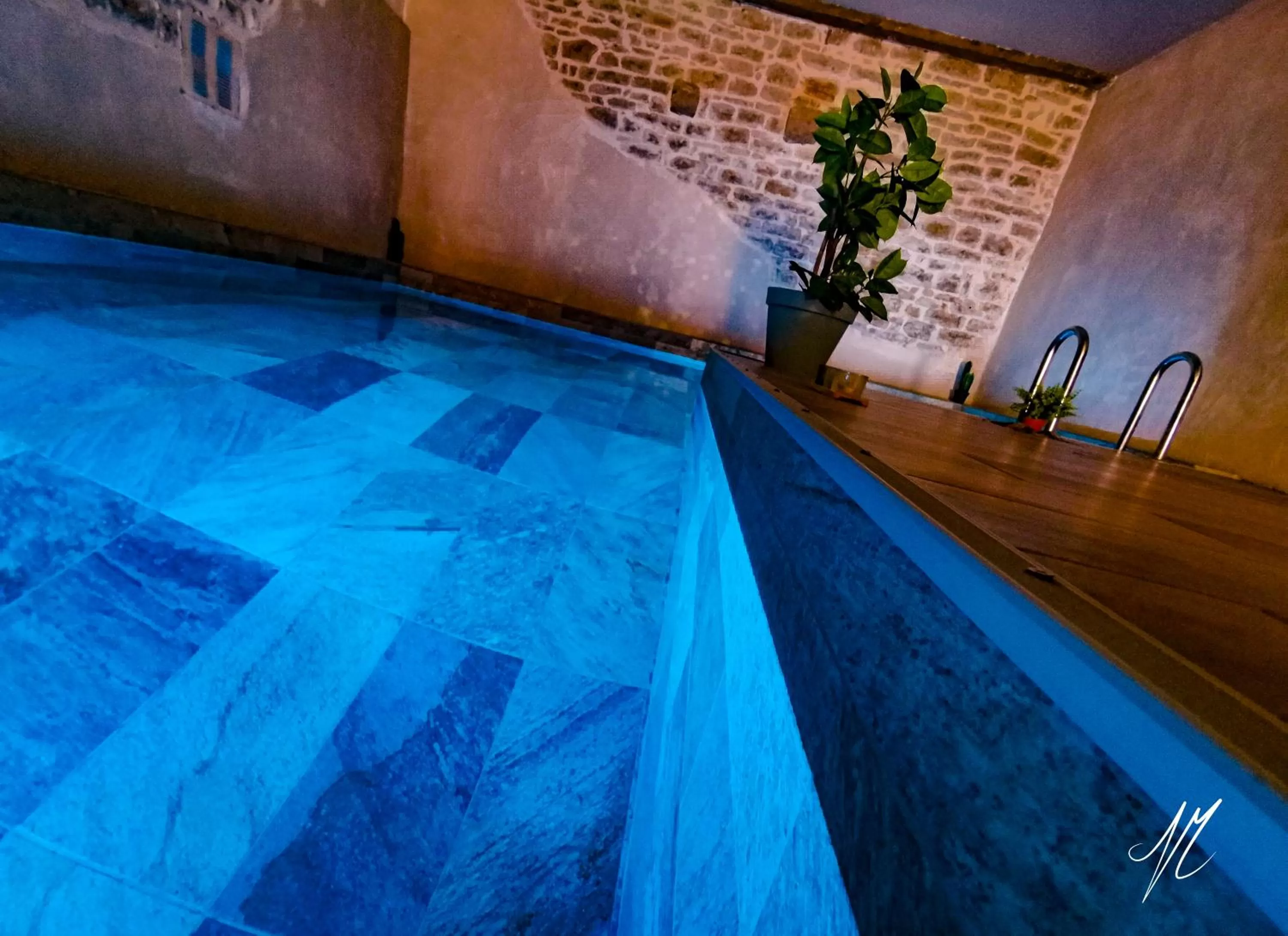 Swimming pool in LA GRANGE DES FRANGINES
