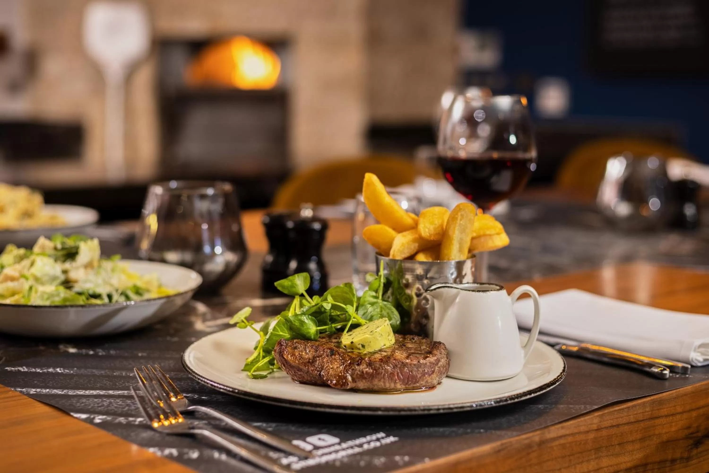 Lounge or bar in Sheraton Heathrow Hotel