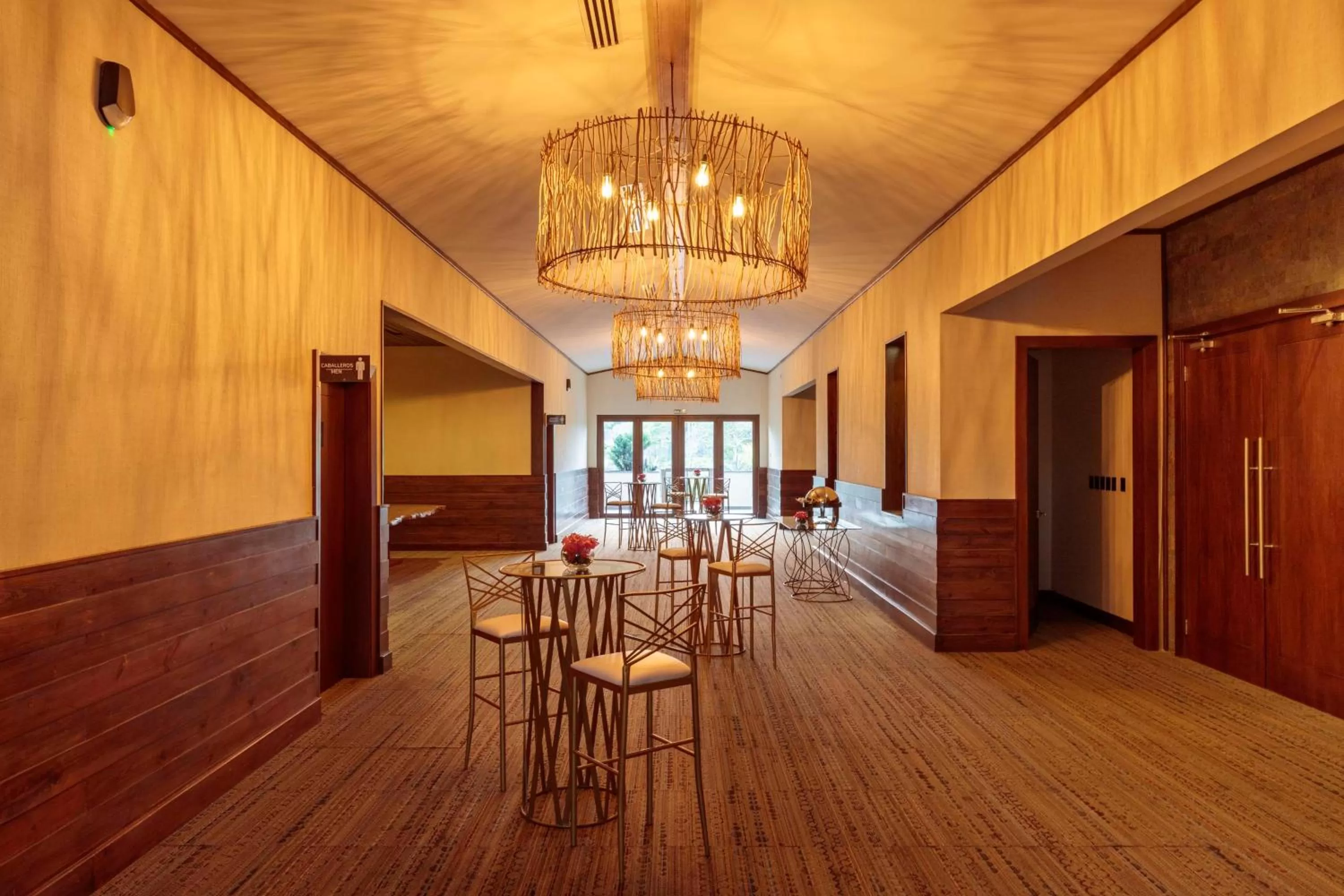 Restaurant/places to eat in Indura Beach & Golf Resort Curio Collection By Hilton