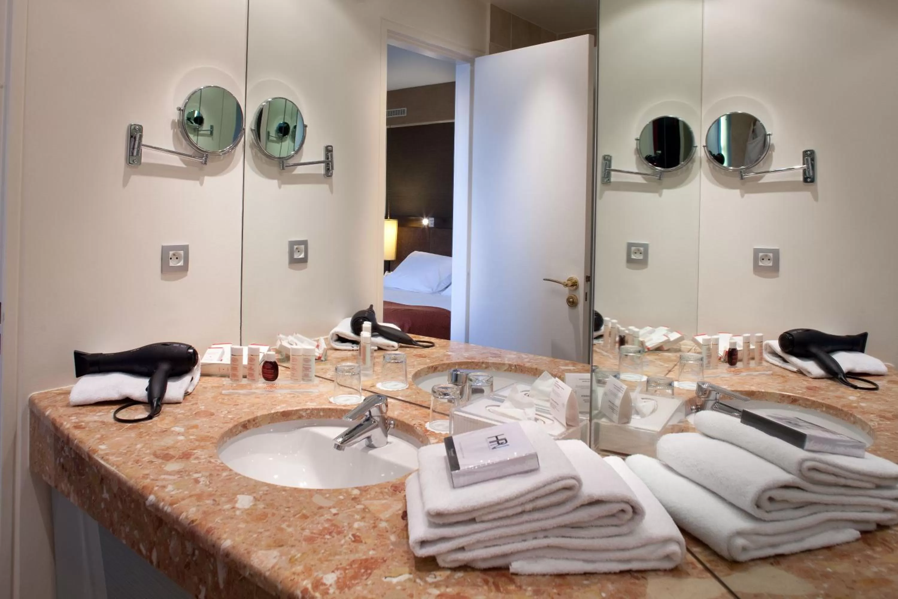 Bathroom in Hôtel Paris Neuilly