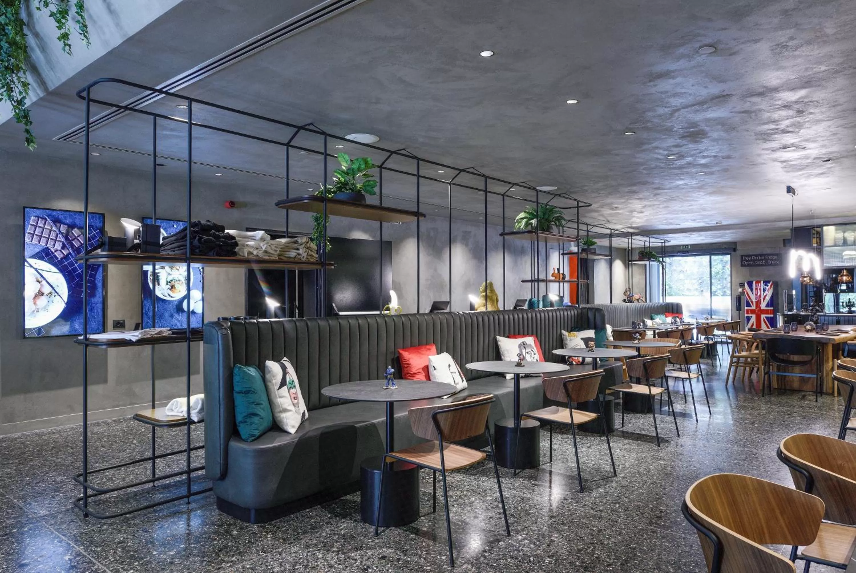 Restaurant/places to eat in ONOMA Hotel