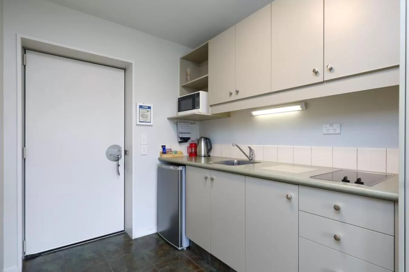 Kitchen or kitchenette in Chelsea Park Motor Lodge