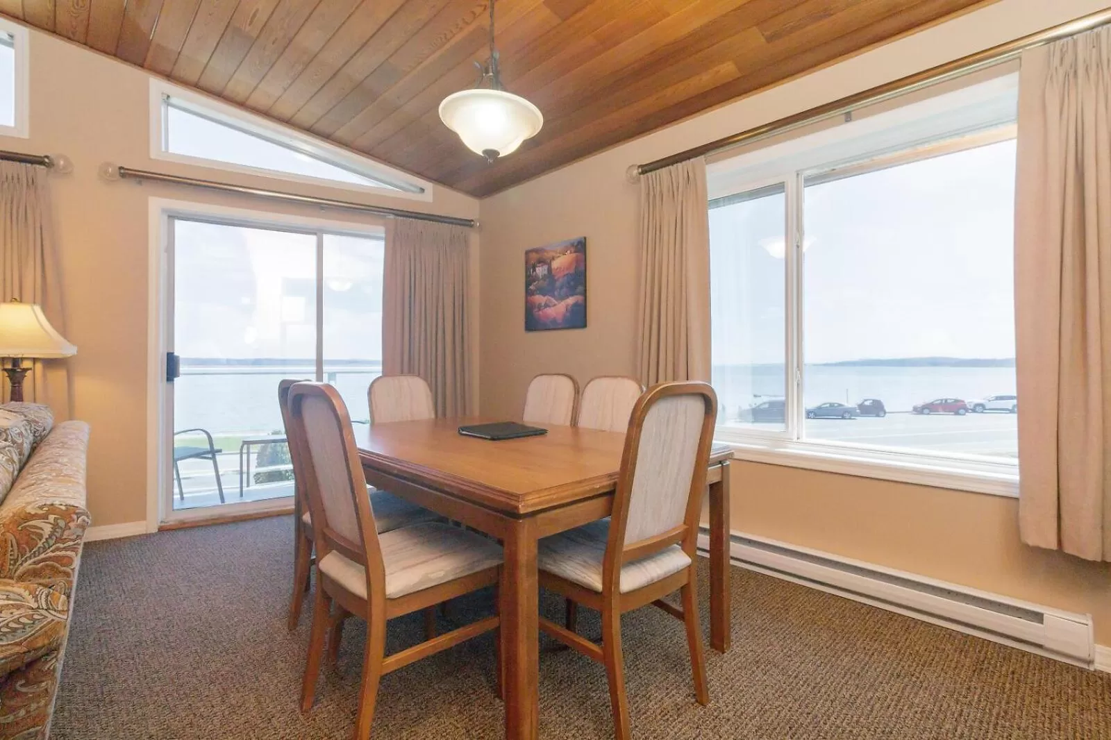 Dining Area in The Cedarwood Inn & Suites
