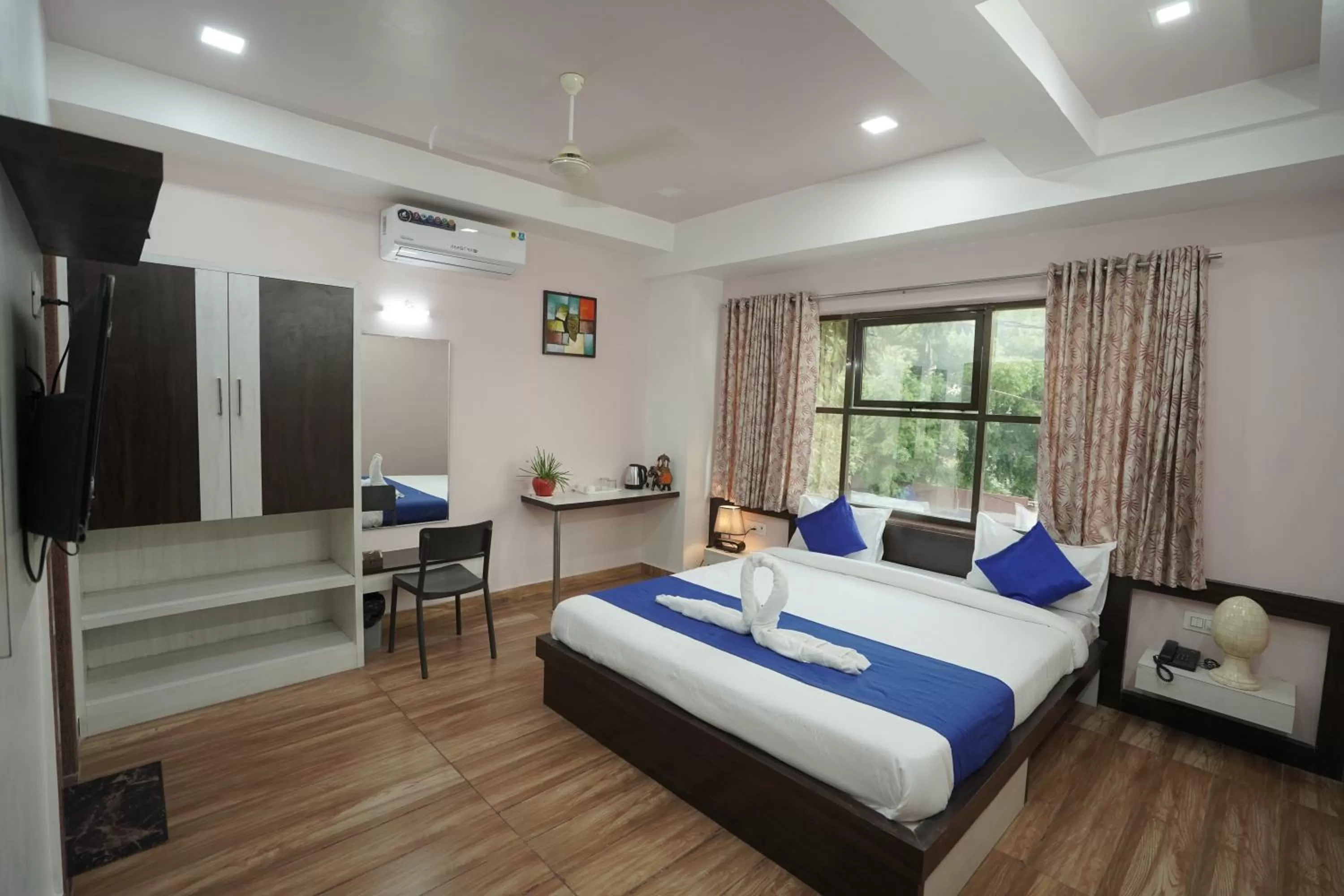 Photo of the whole room, Bed in Hotel Silver Cloud