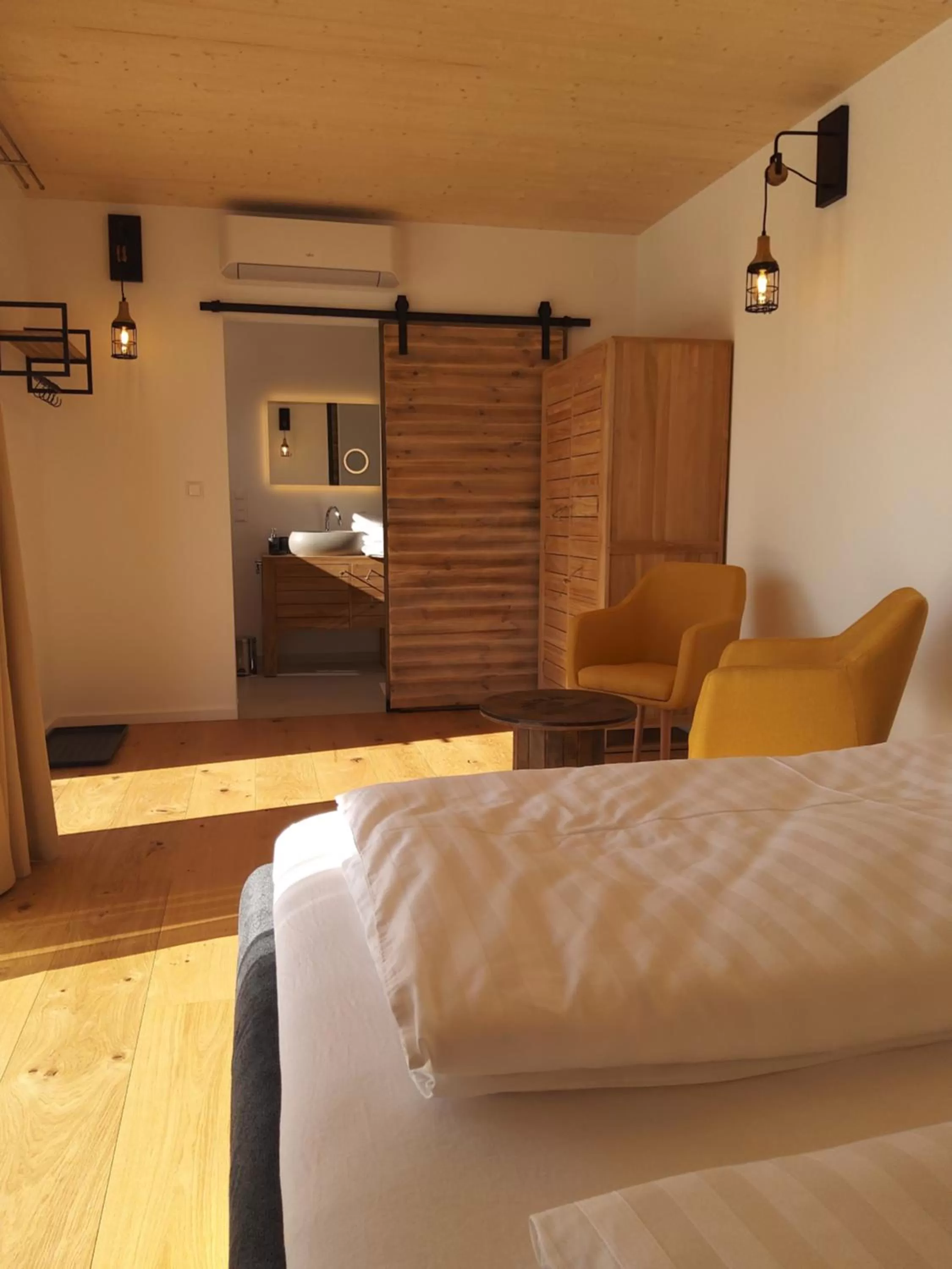 Photo of the whole room, Bed in Zimmerei - Landgasthaus Karlo