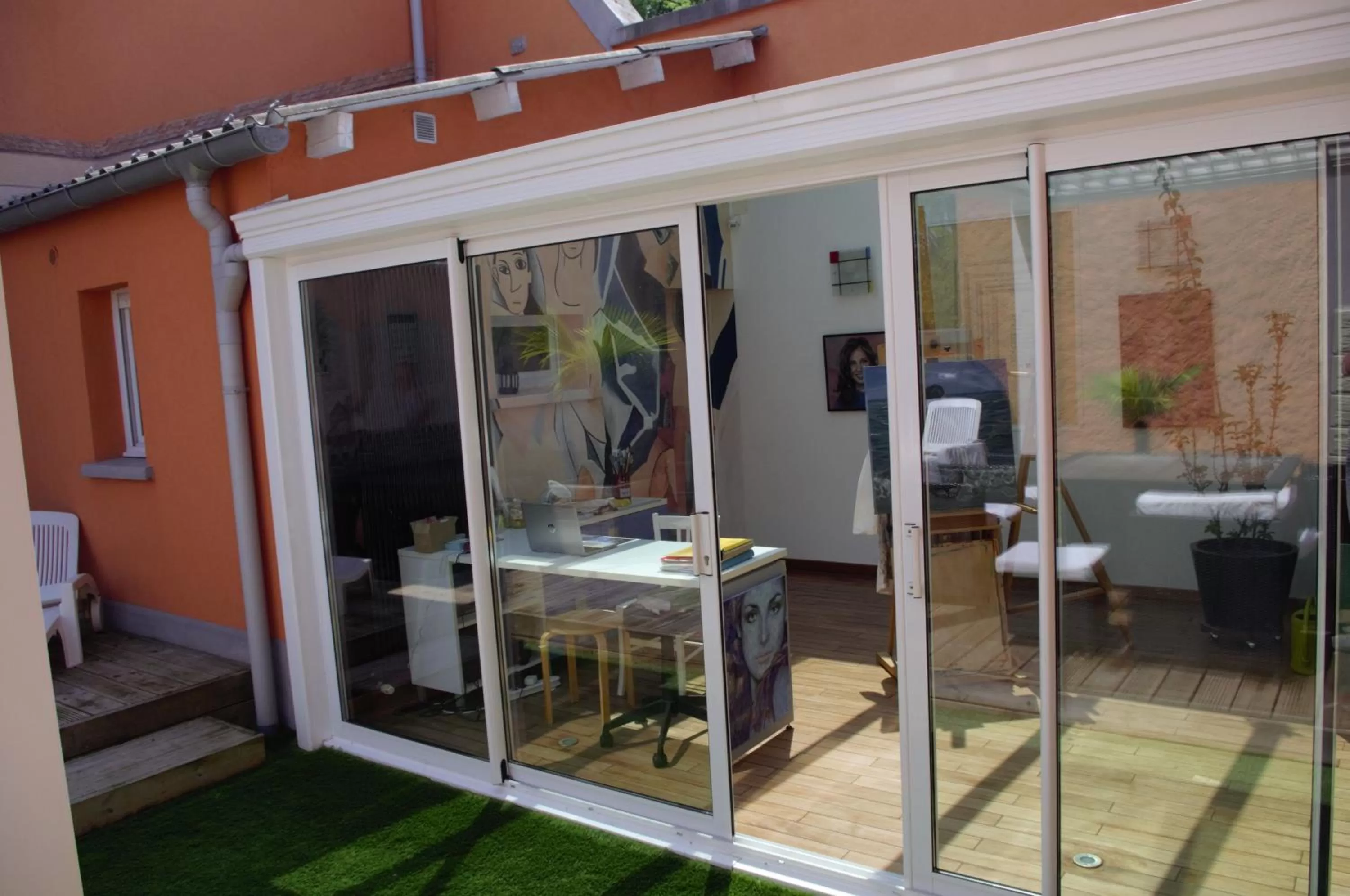 Patio in La Maison de L Artiste - Chambres d'hôtes à Verdun - avec jacuzzi