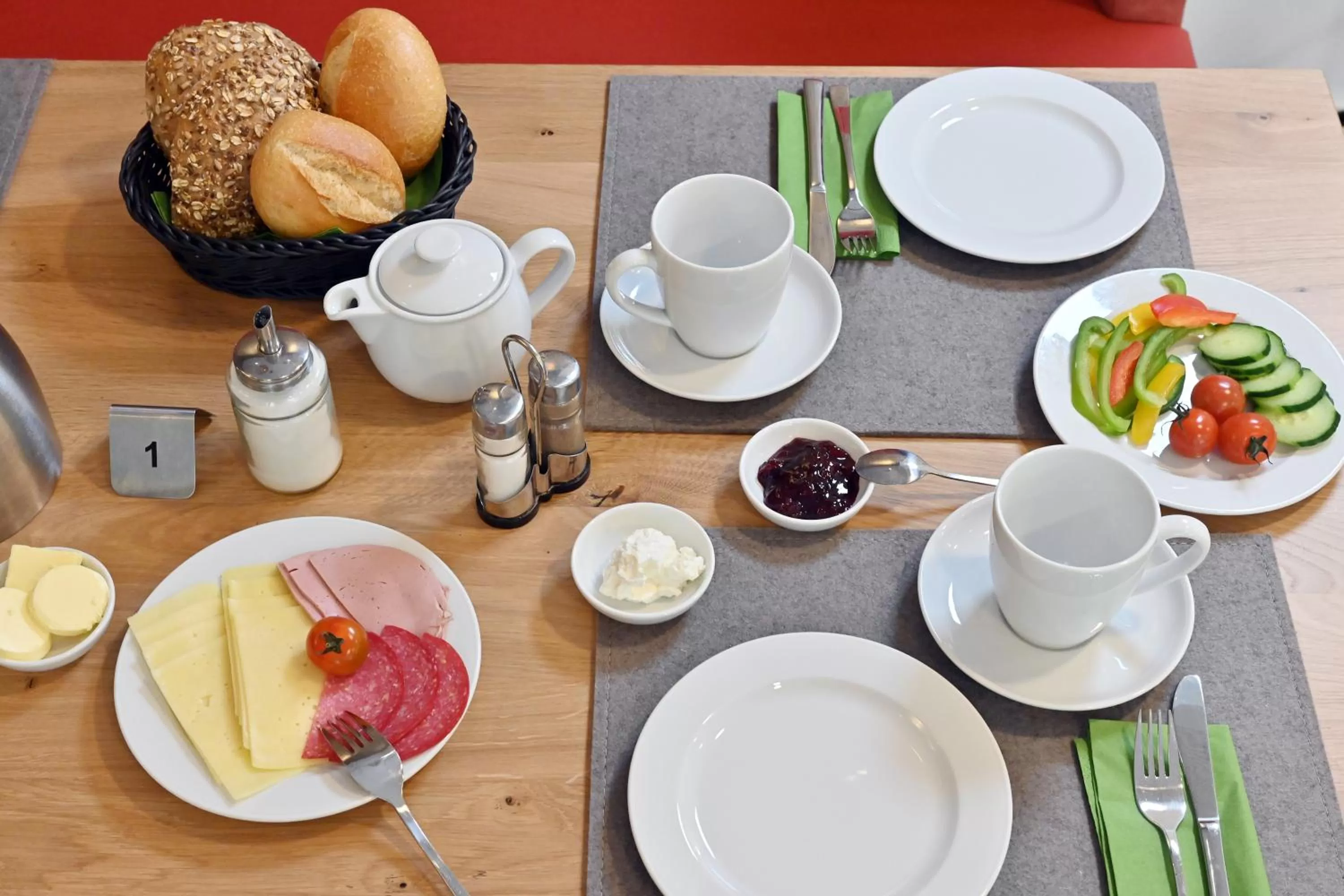 Breakfast in Bethel Hotel zum Weinberg