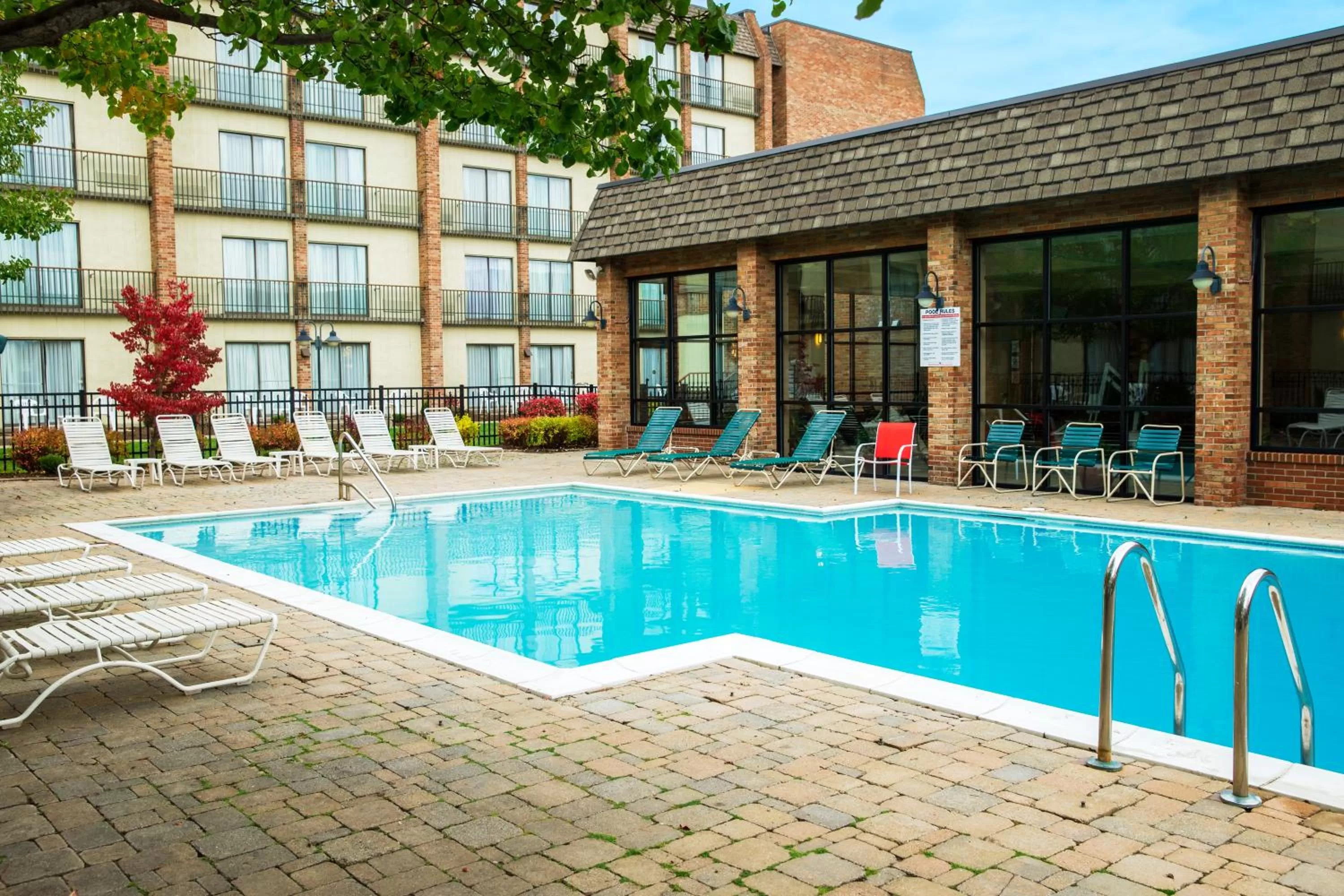 Swimming pool in RIT Inn & Conference Center