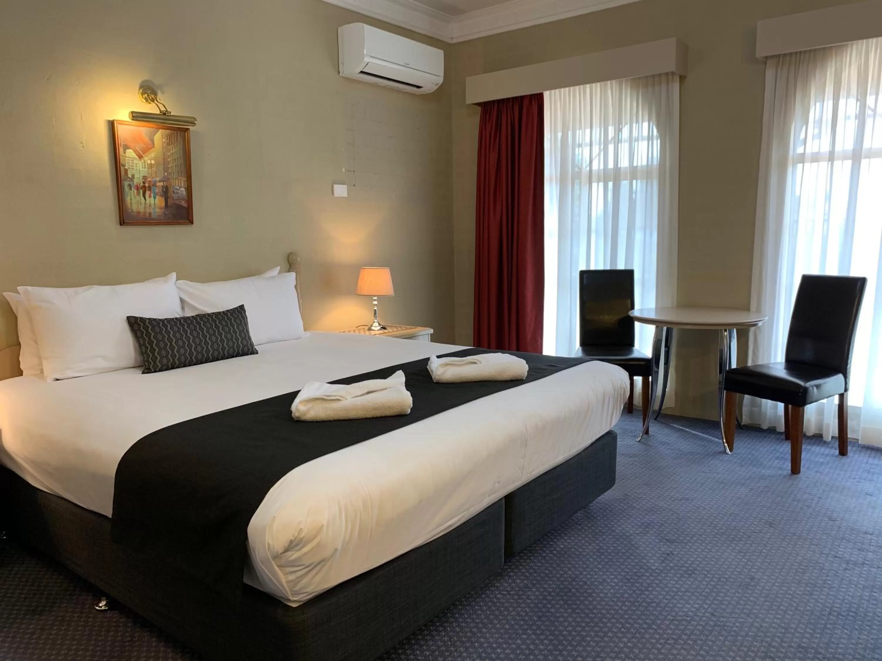 Photo of the whole room, Bed in Heritage Motor Inn Goulburn