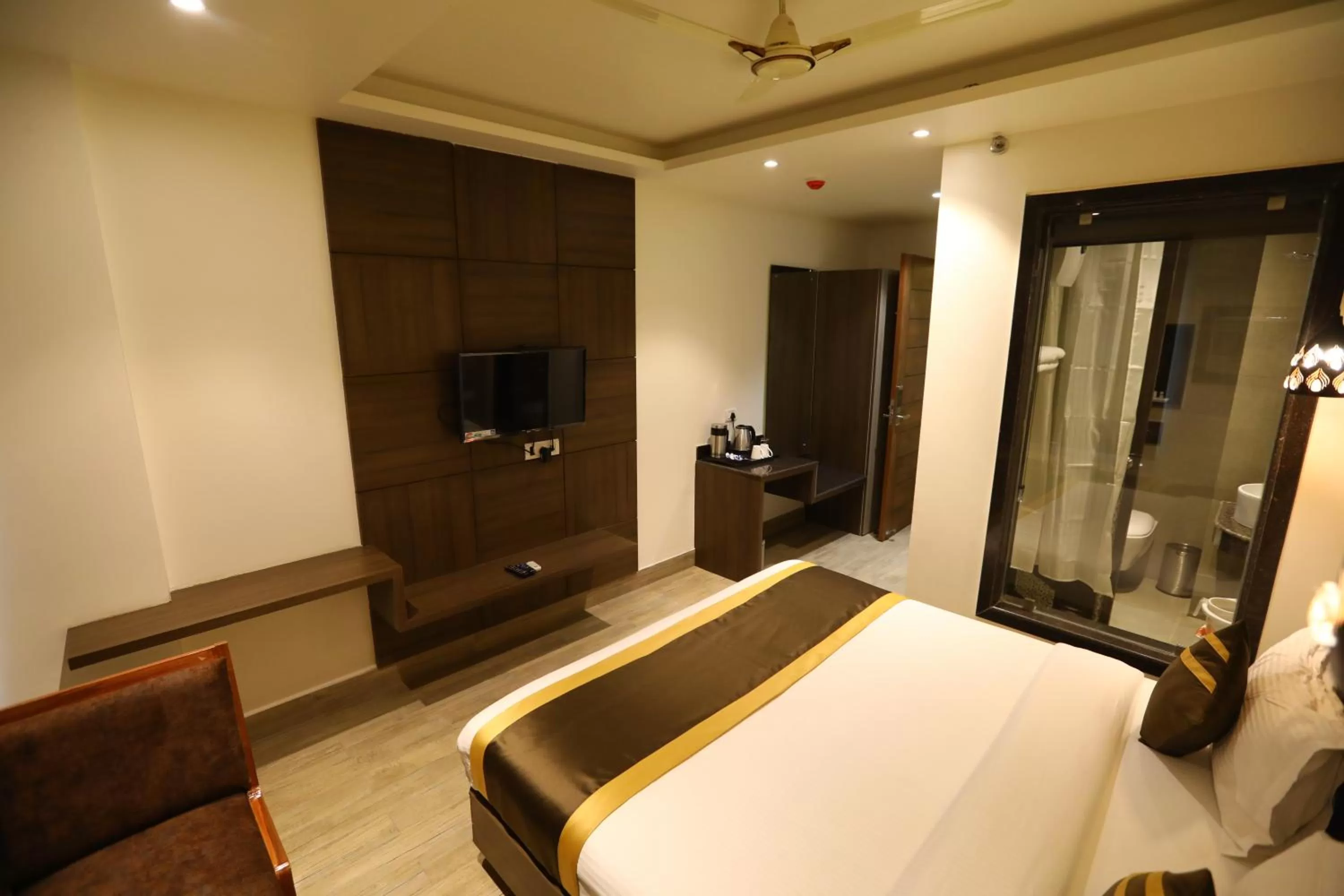 Bedroom, TV/Entertainment Center in Hotel D SilverLeaf