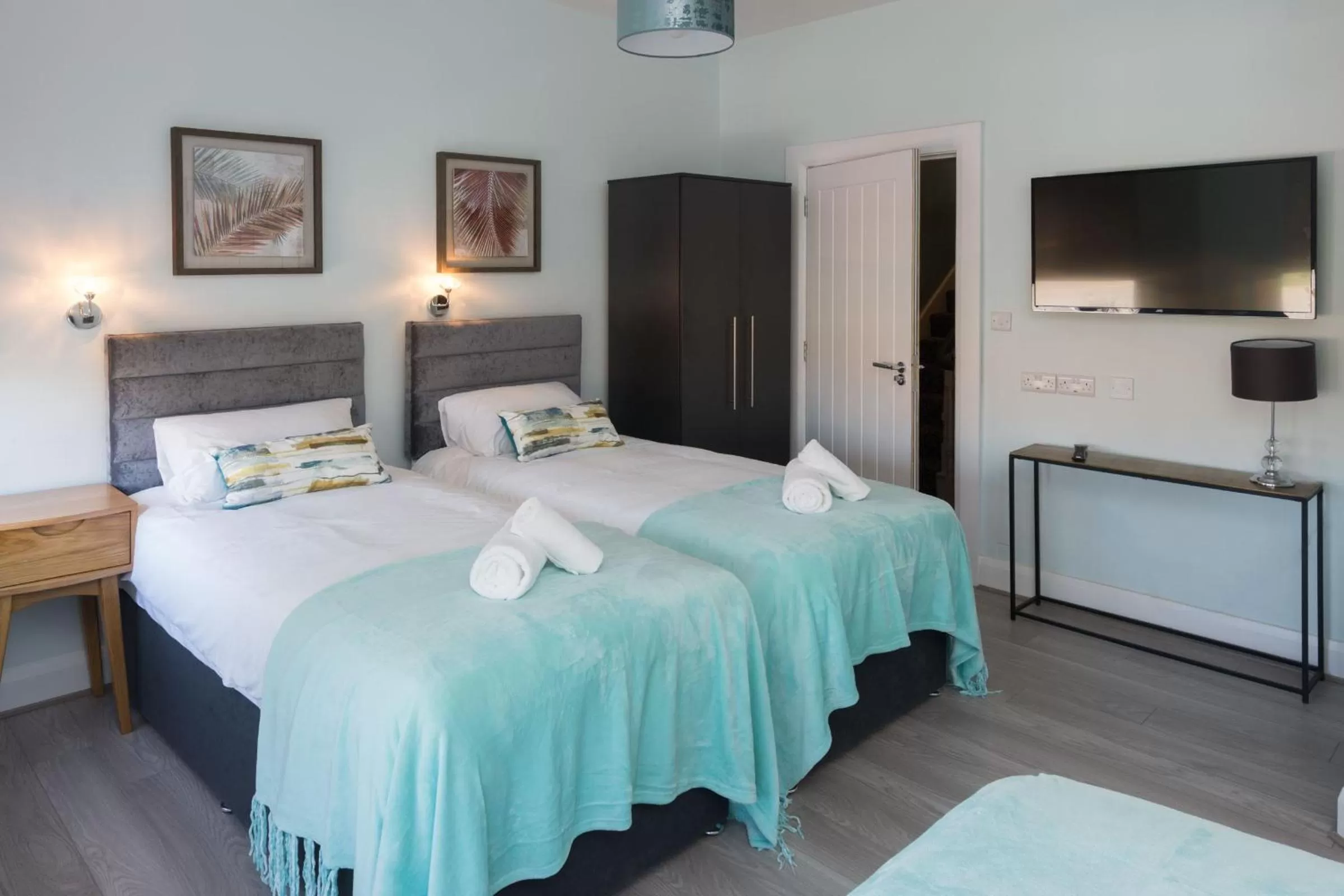 Bedroom, Bed in Titanic Guest 4 Star Boutique- Tourism NI certified- Free parking