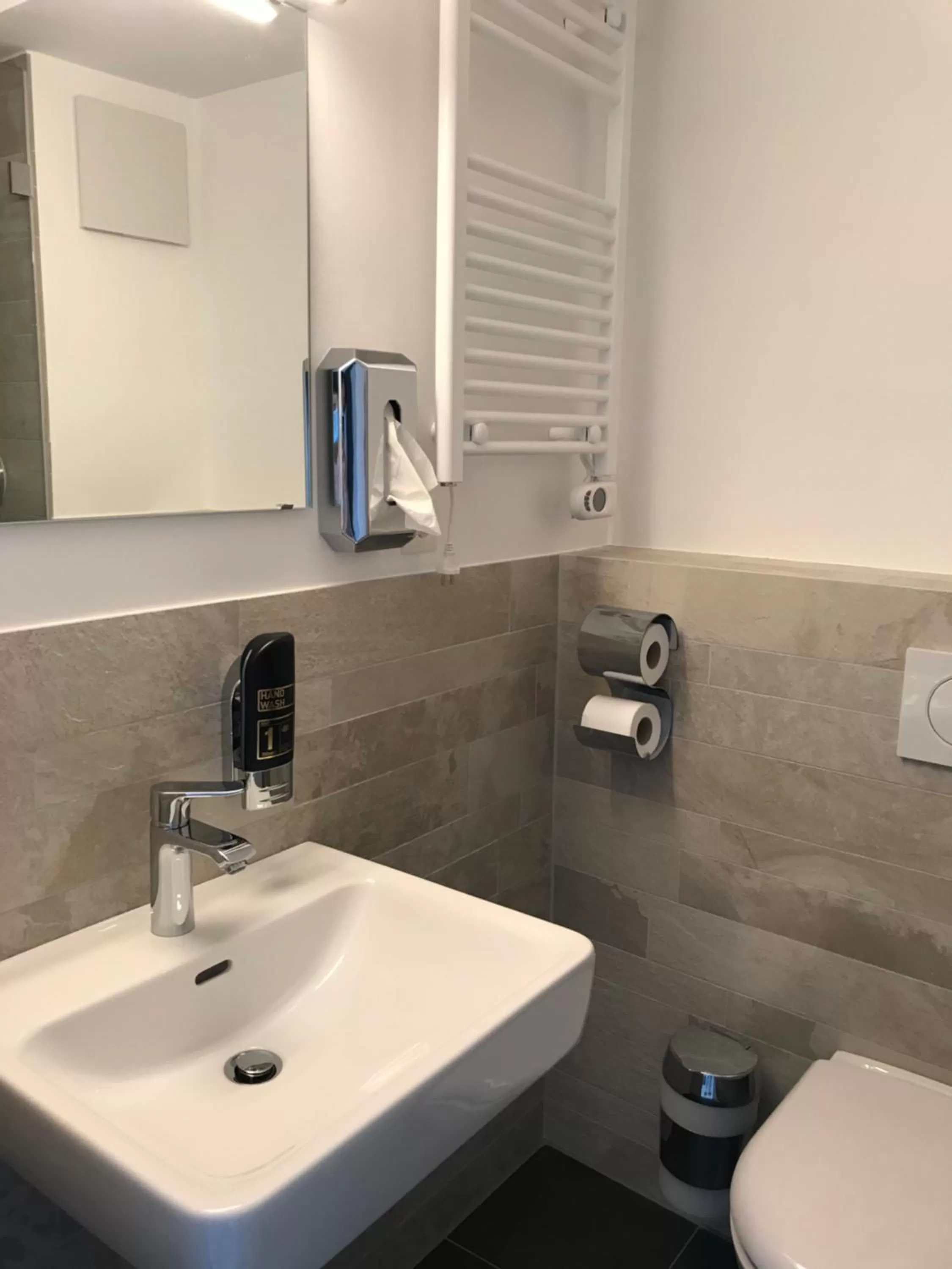 Bathroom in Hotel 83