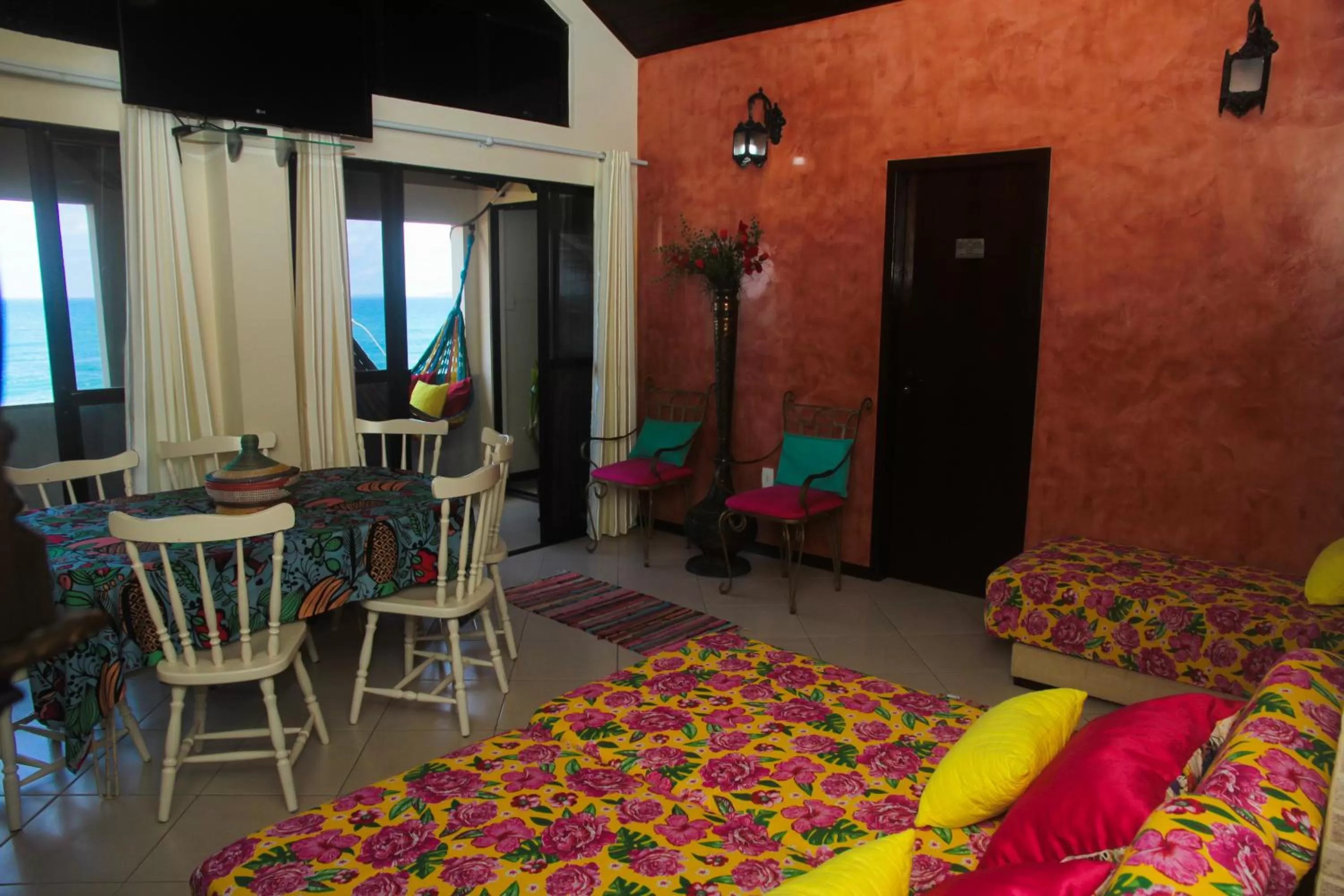 Living room, Dining Area in Pousada OceAnas Frente Mar Estaleiro