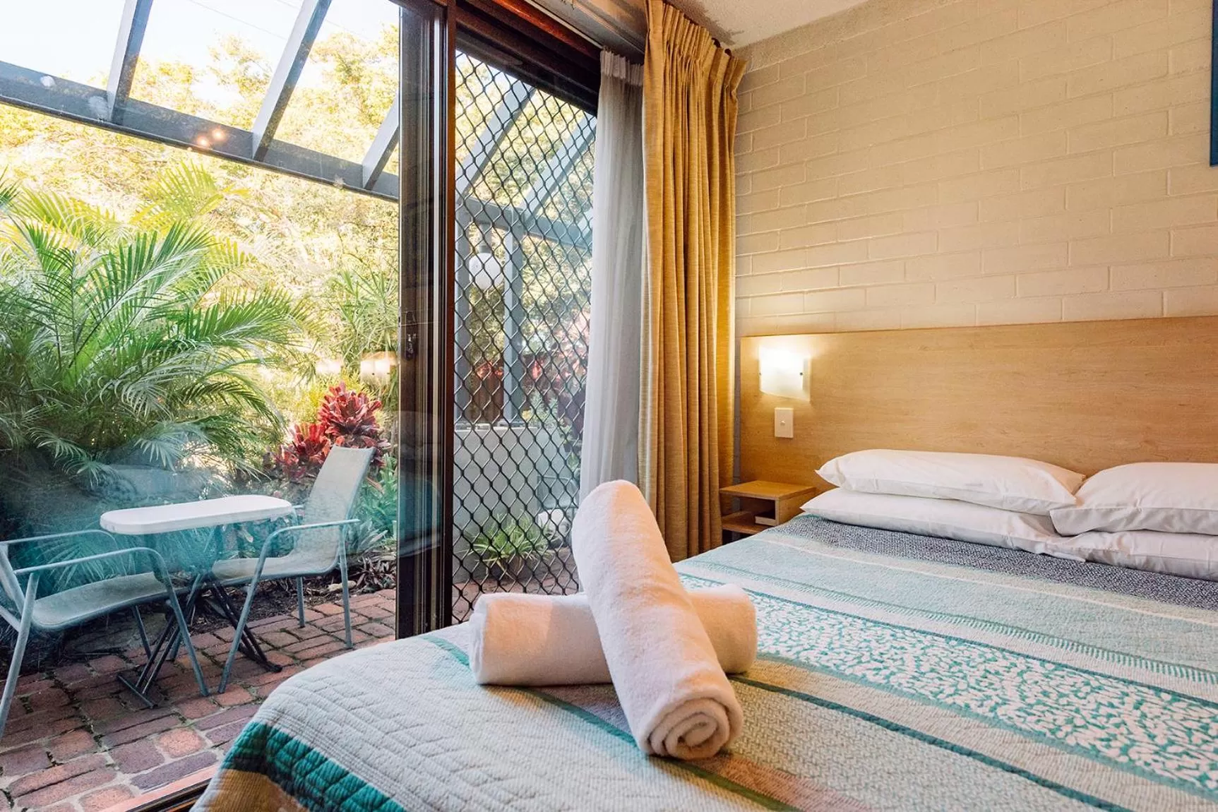 Patio, Bed in Fitzroy Motor Inn