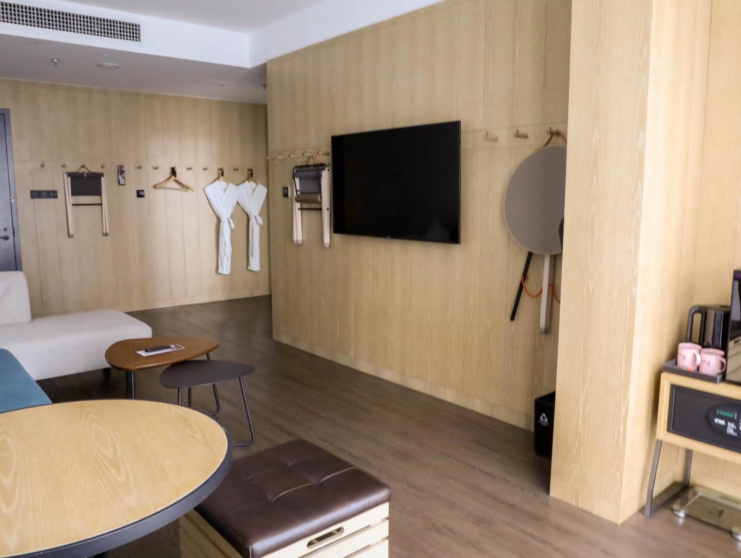 Communal lounge/ TV room in Moxy Shenzhen North Station