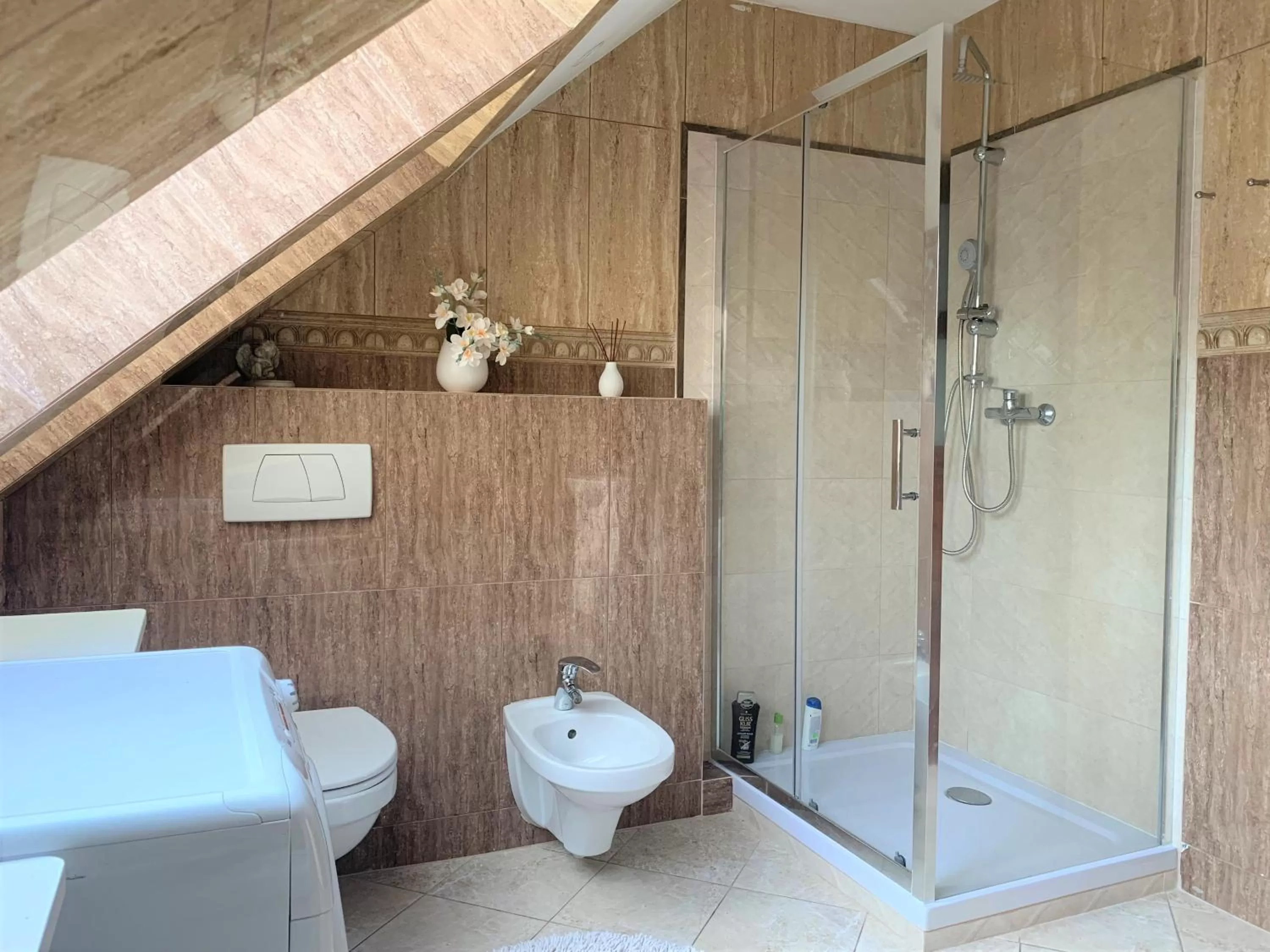 Bathroom in Dom z Sauną i Jacuzzi- na wyłączność lub pokoje