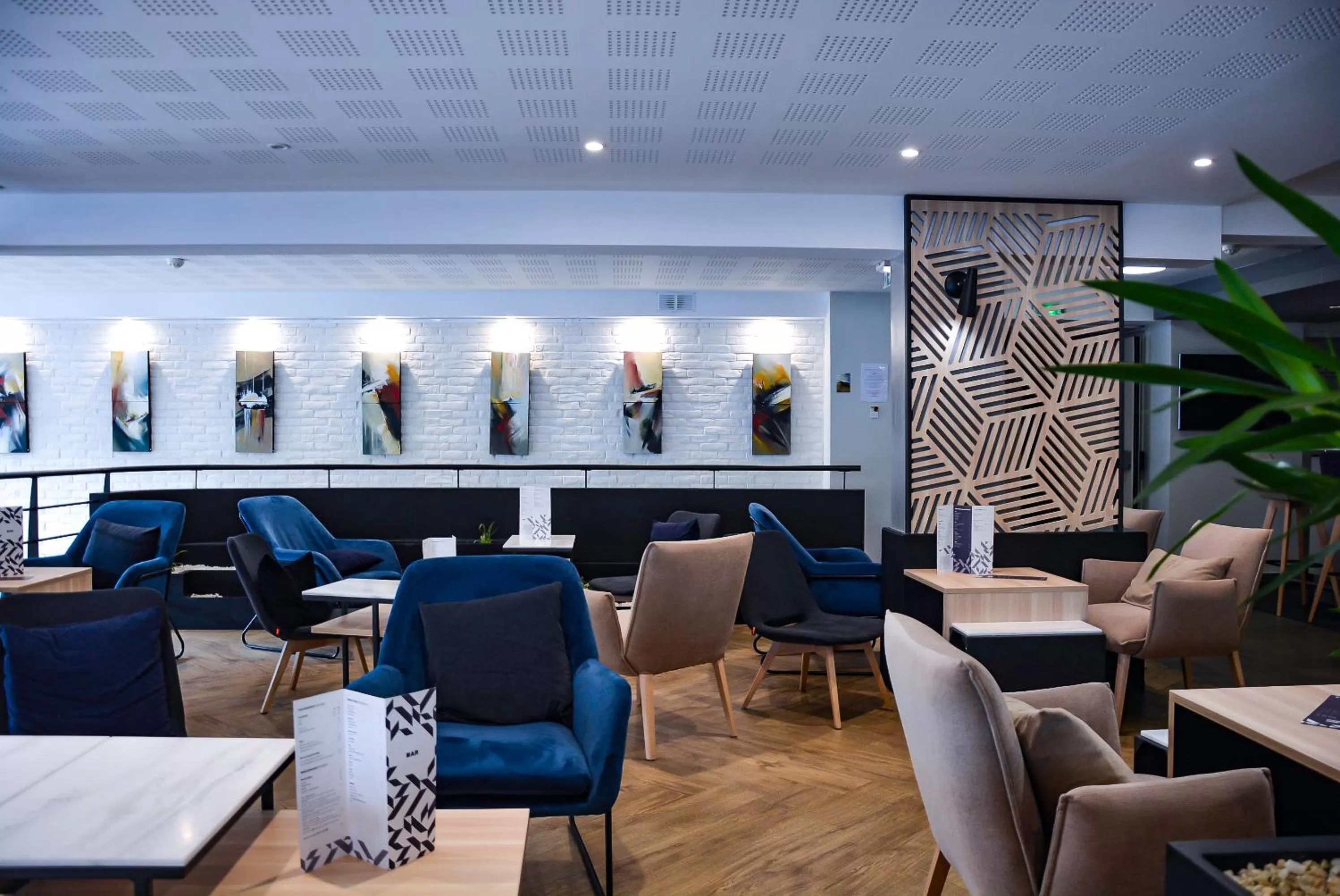 Lounge or bar in Mercure Lorient Centre