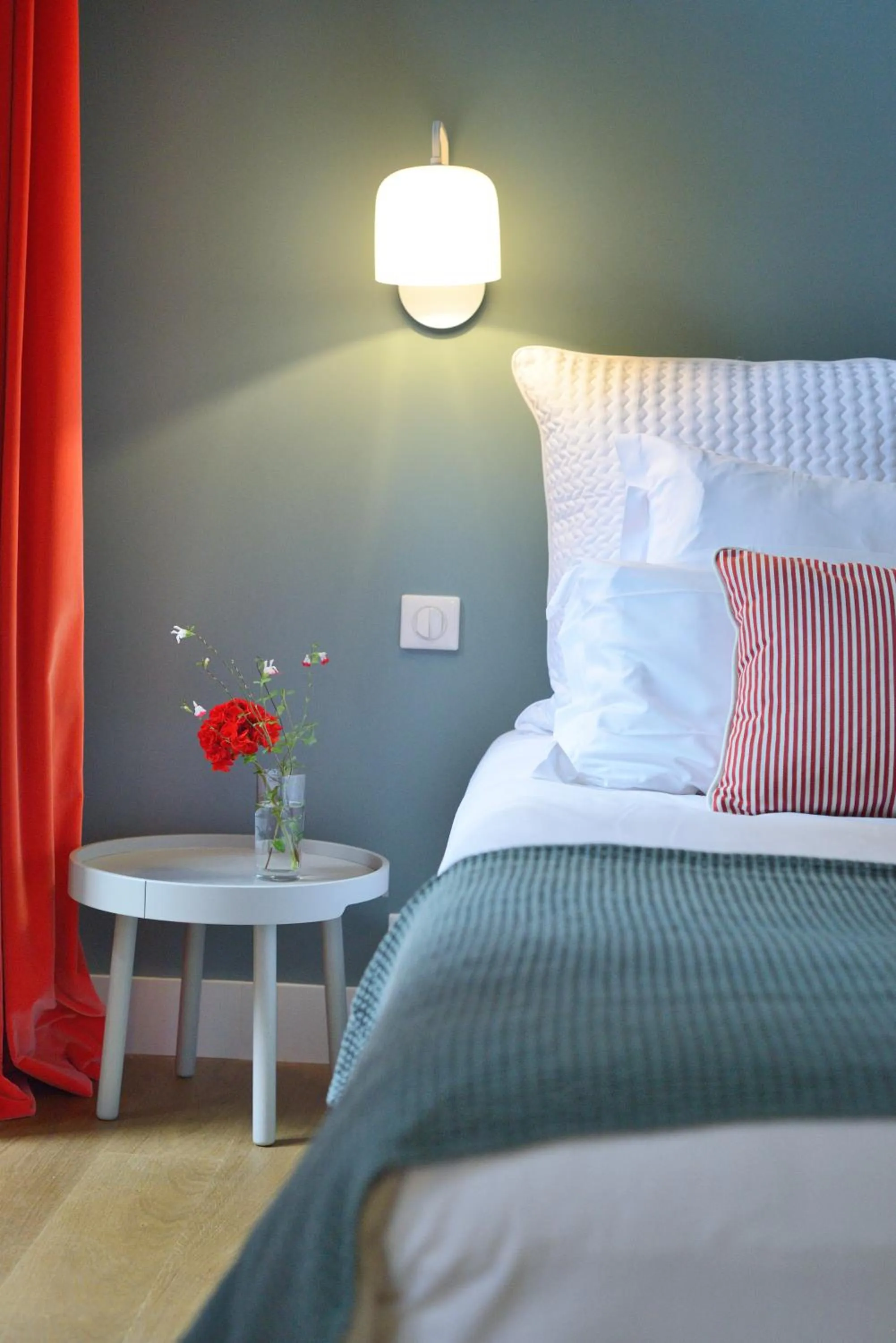 Decorative detail, Bed in Hôtel Le Saint Christophe