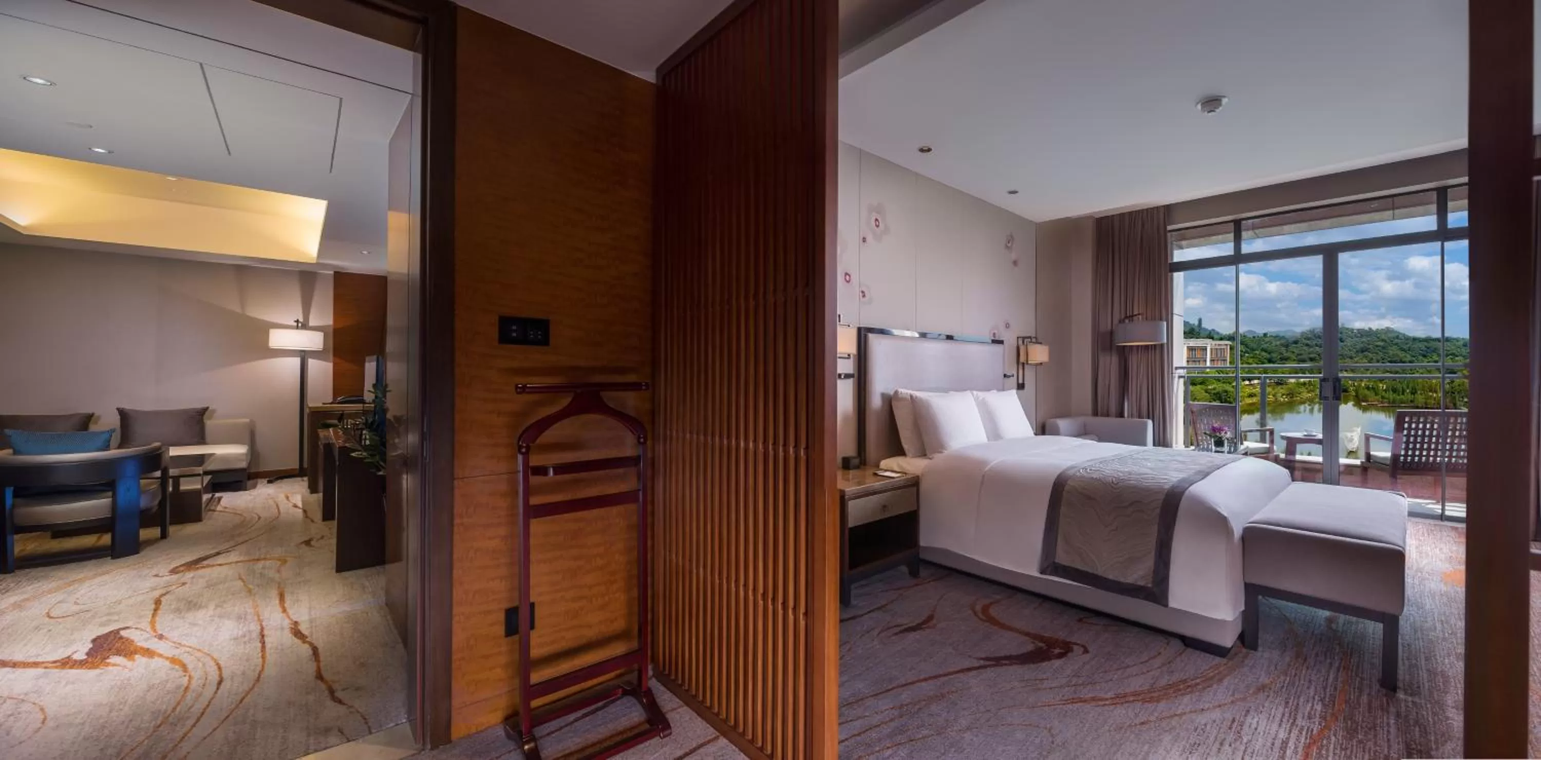 Photo of the whole room, Bed in DoubleTree by Hilton Guangzhou Science City