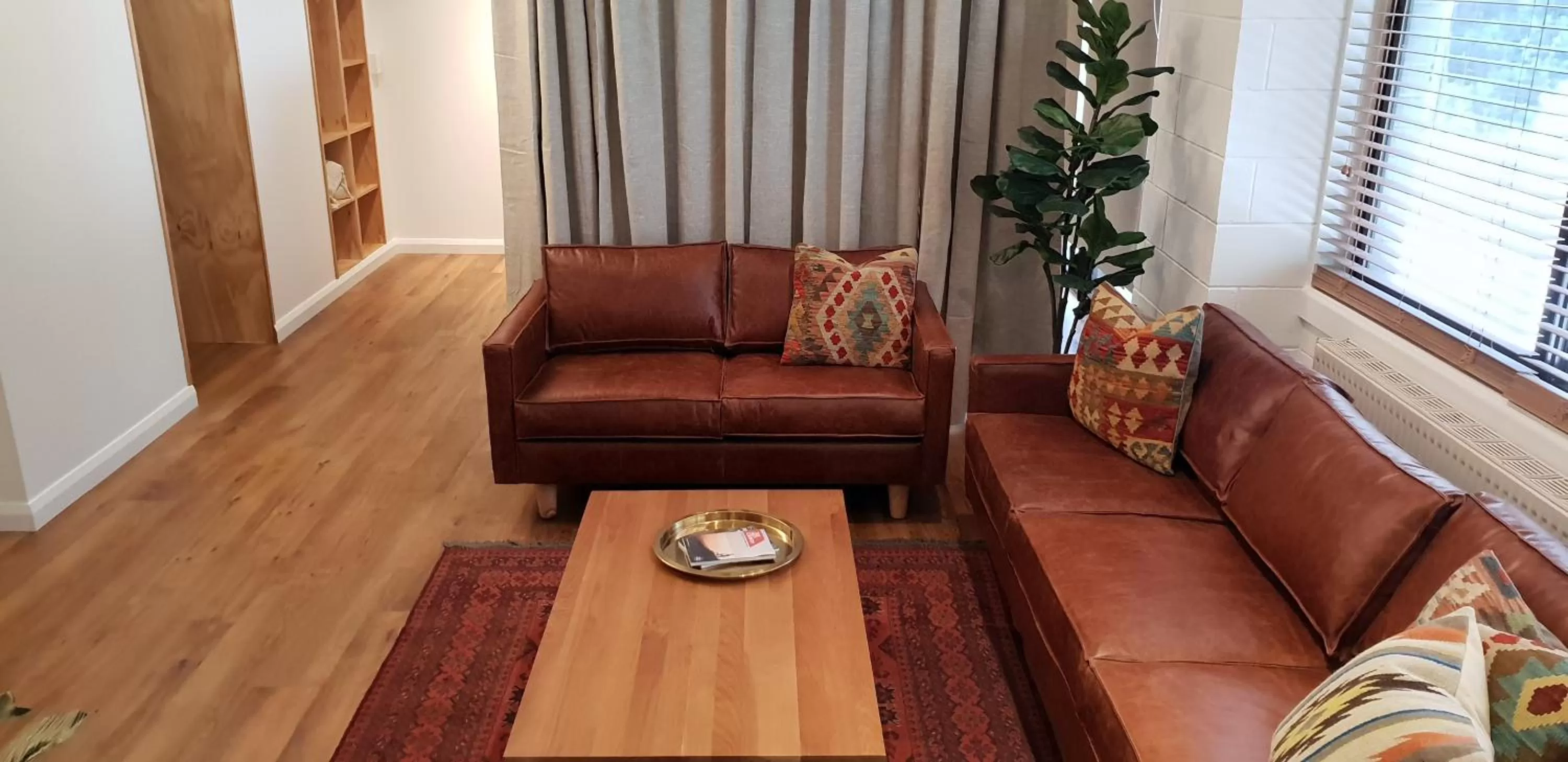 Living room in Cedarwood Apartments