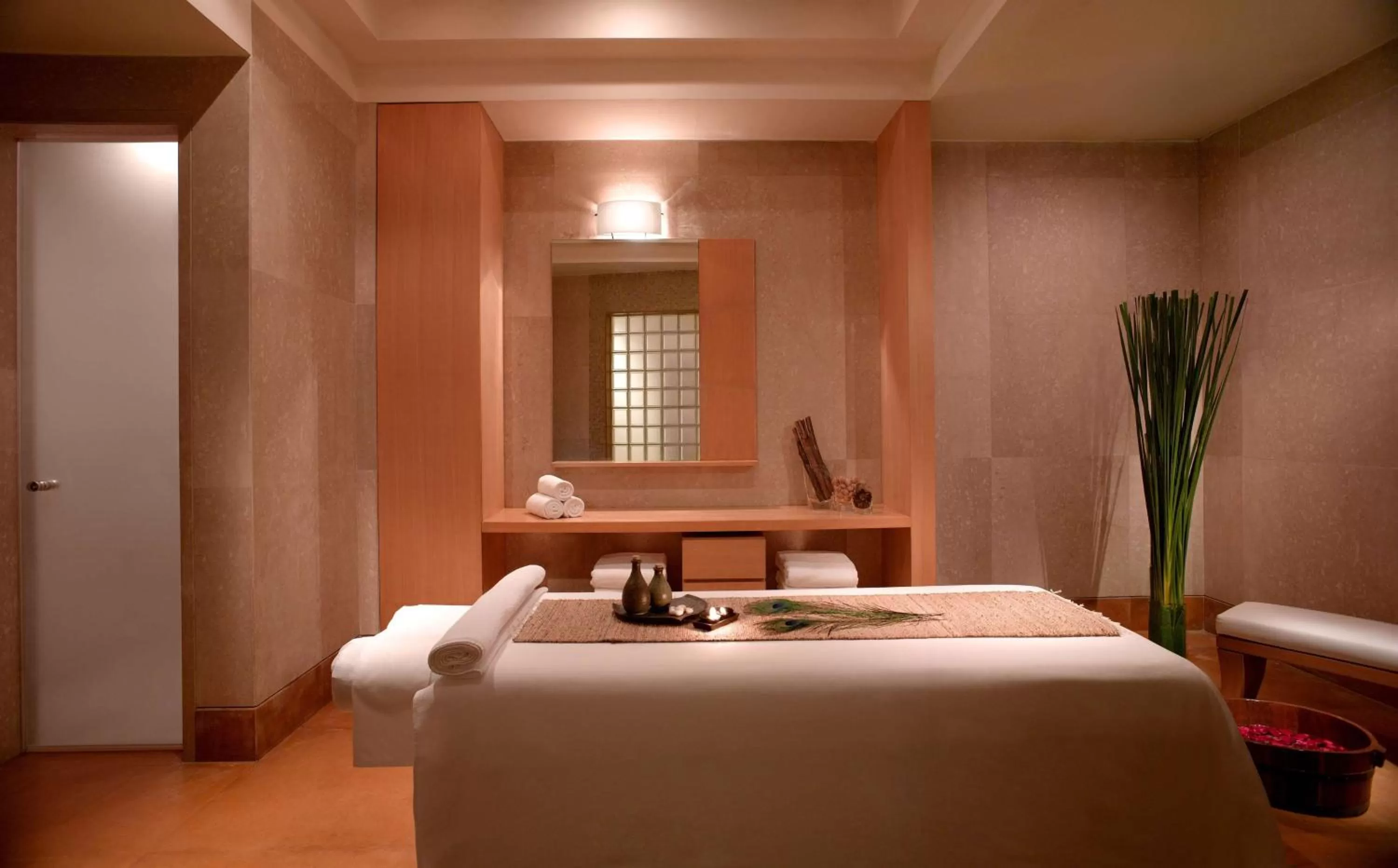 Spa and wellness centre/facilities, Bed in Grand Hyatt Mumbai Hotel and Residences
