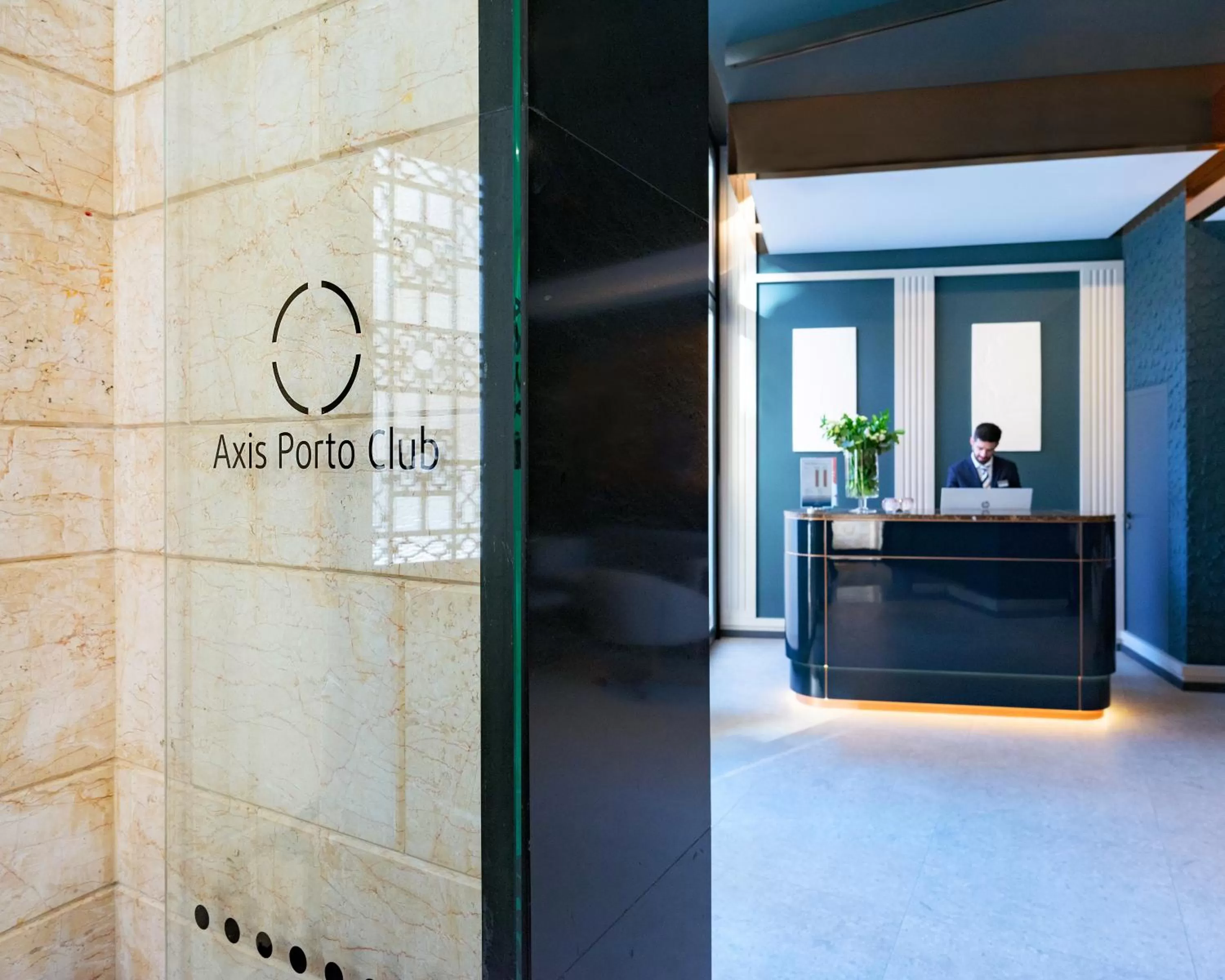 Property building in Axis Porto Club Aliados