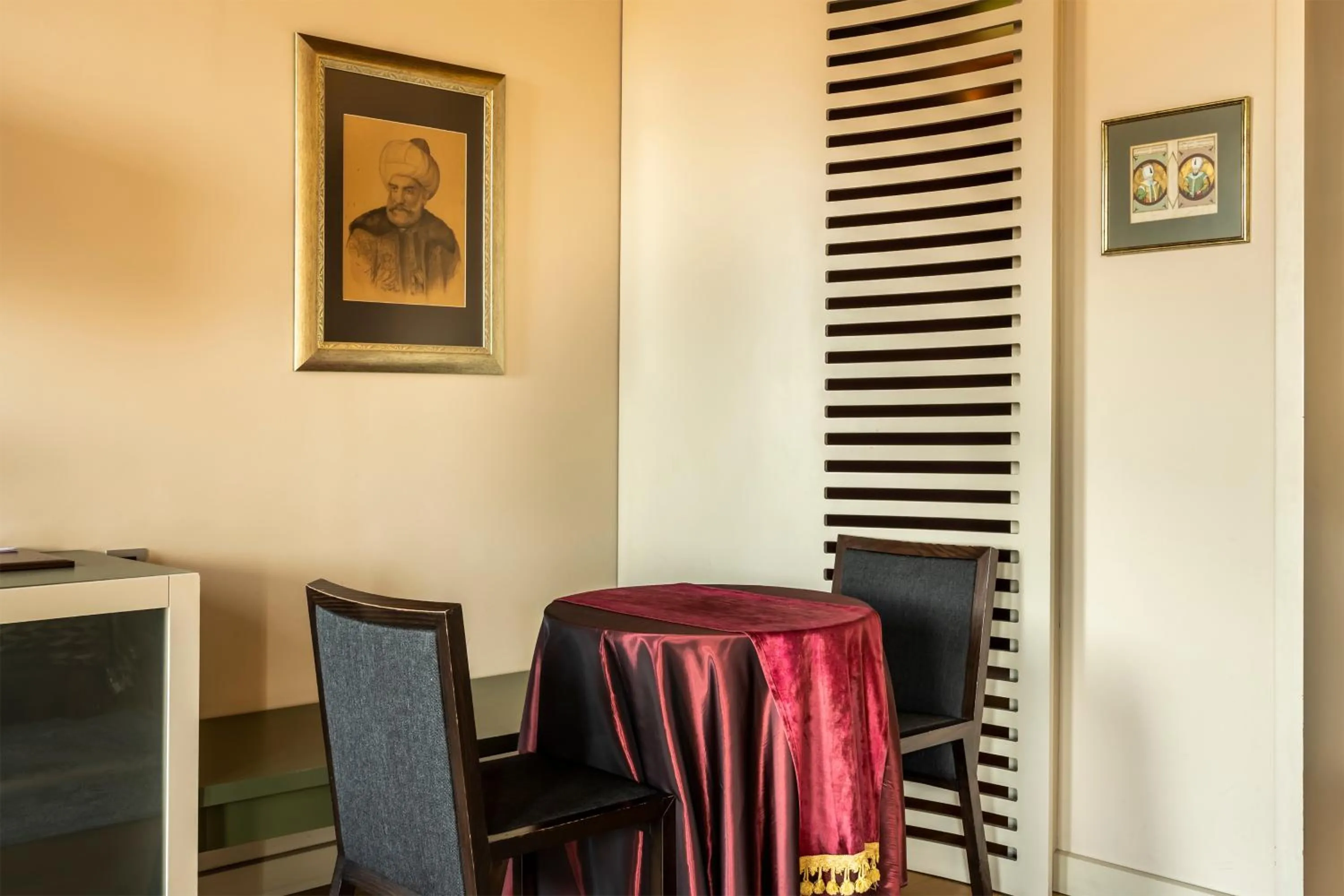 Food in Ansen Hotel and Suites