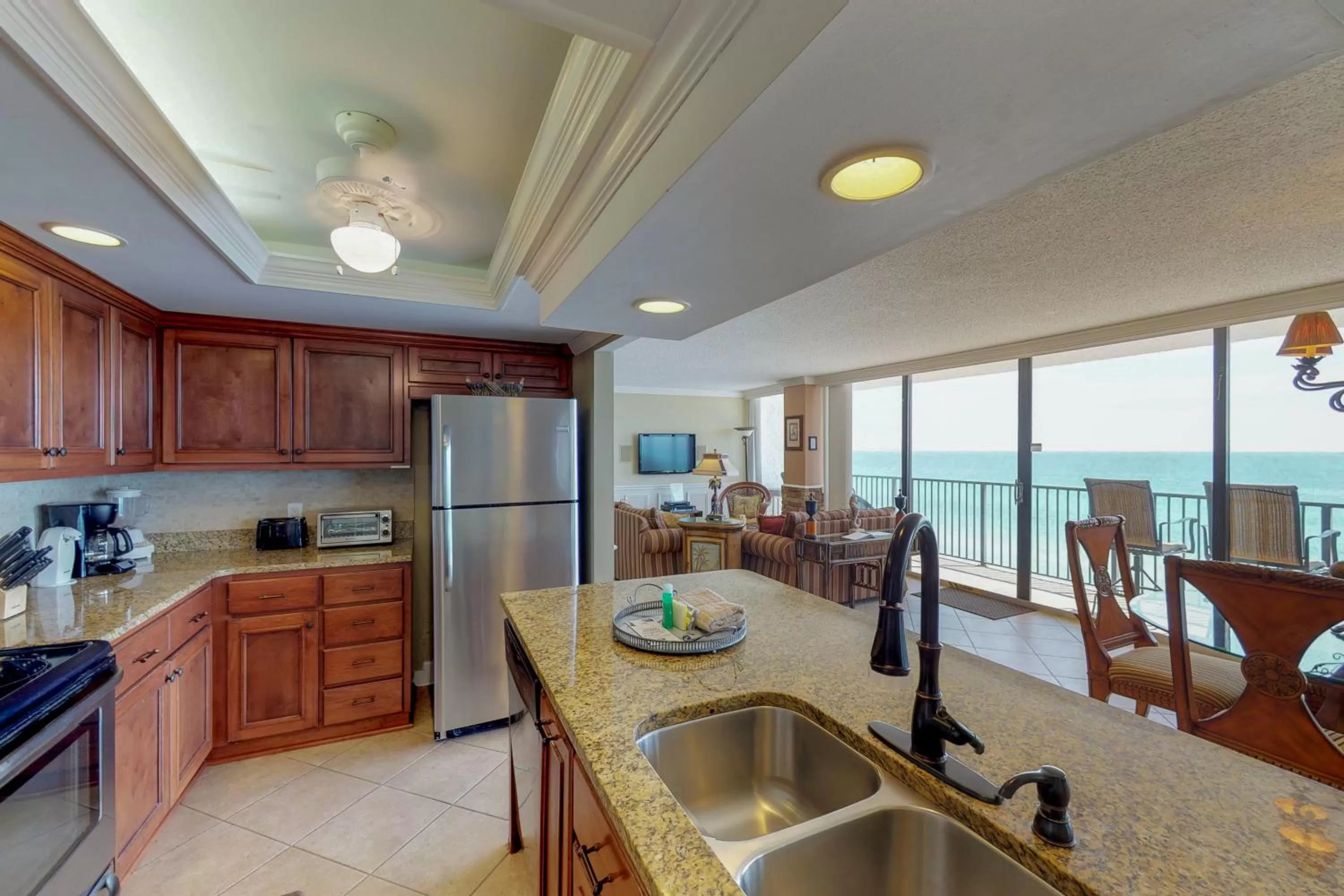 Kitchen/Kitchenette in Seachase 704E