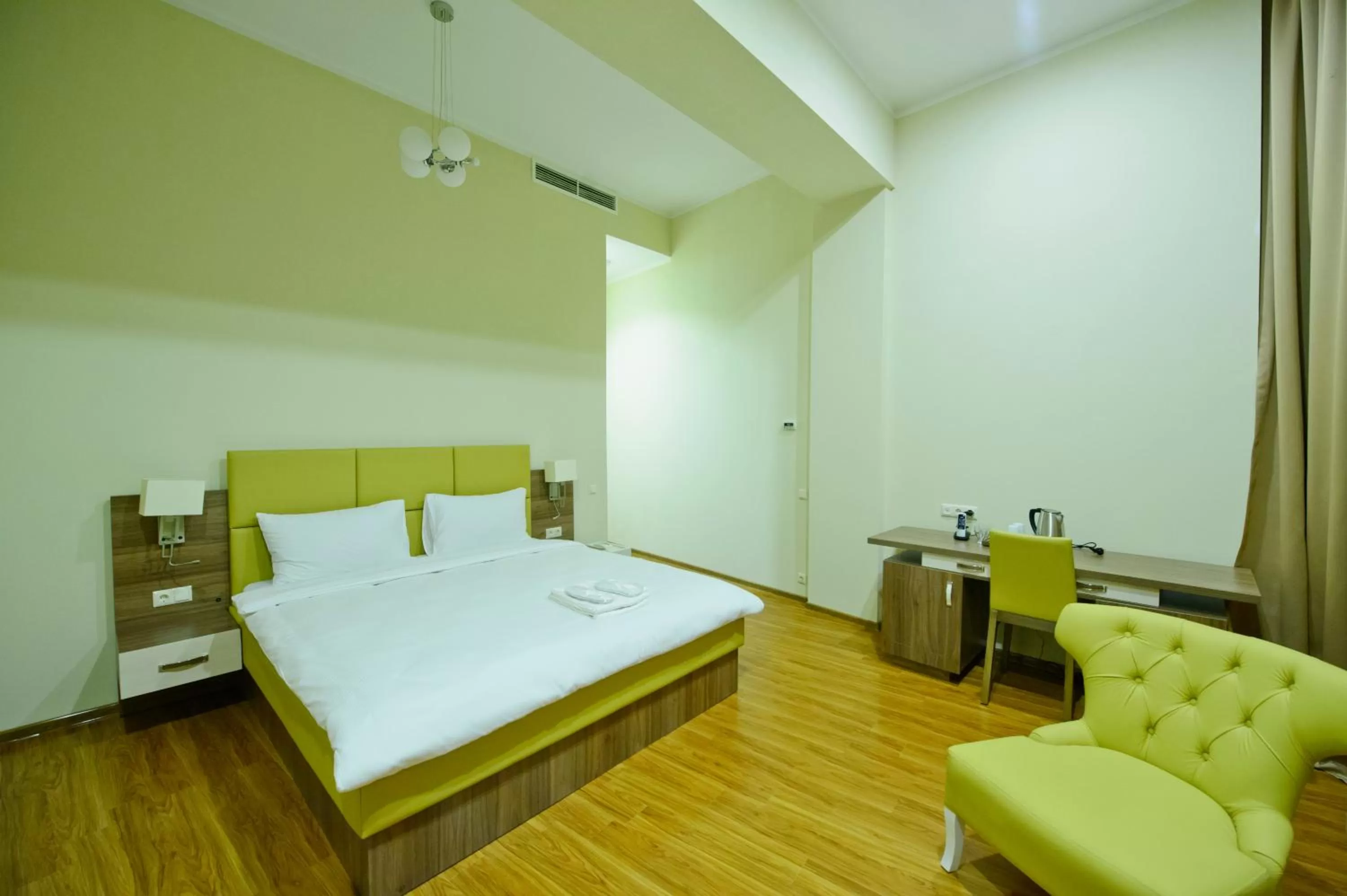 Seating area, Bed in Castello Mare Hotel