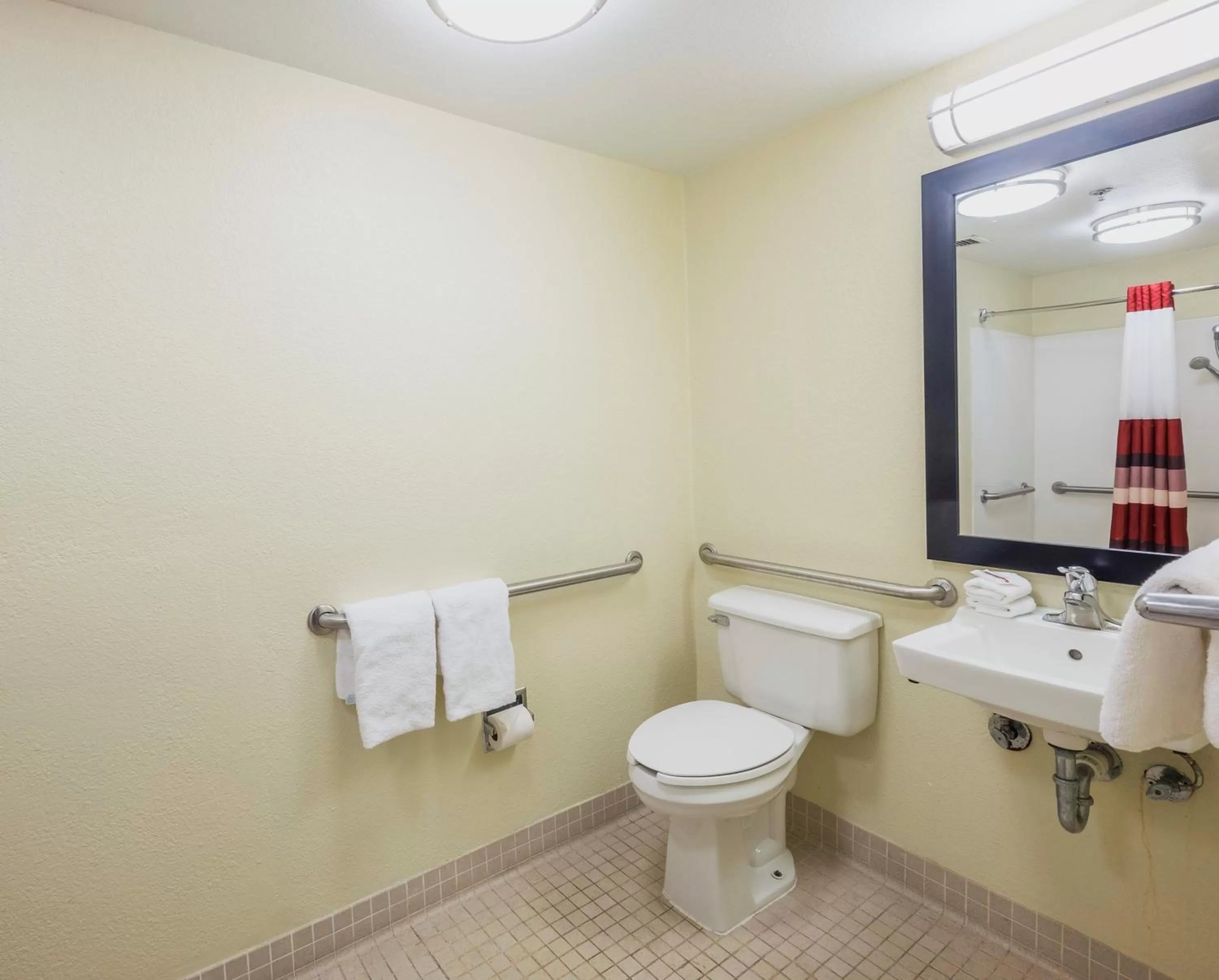 Bathroom in Red Roof Inn PLUS+ West Palm Beach