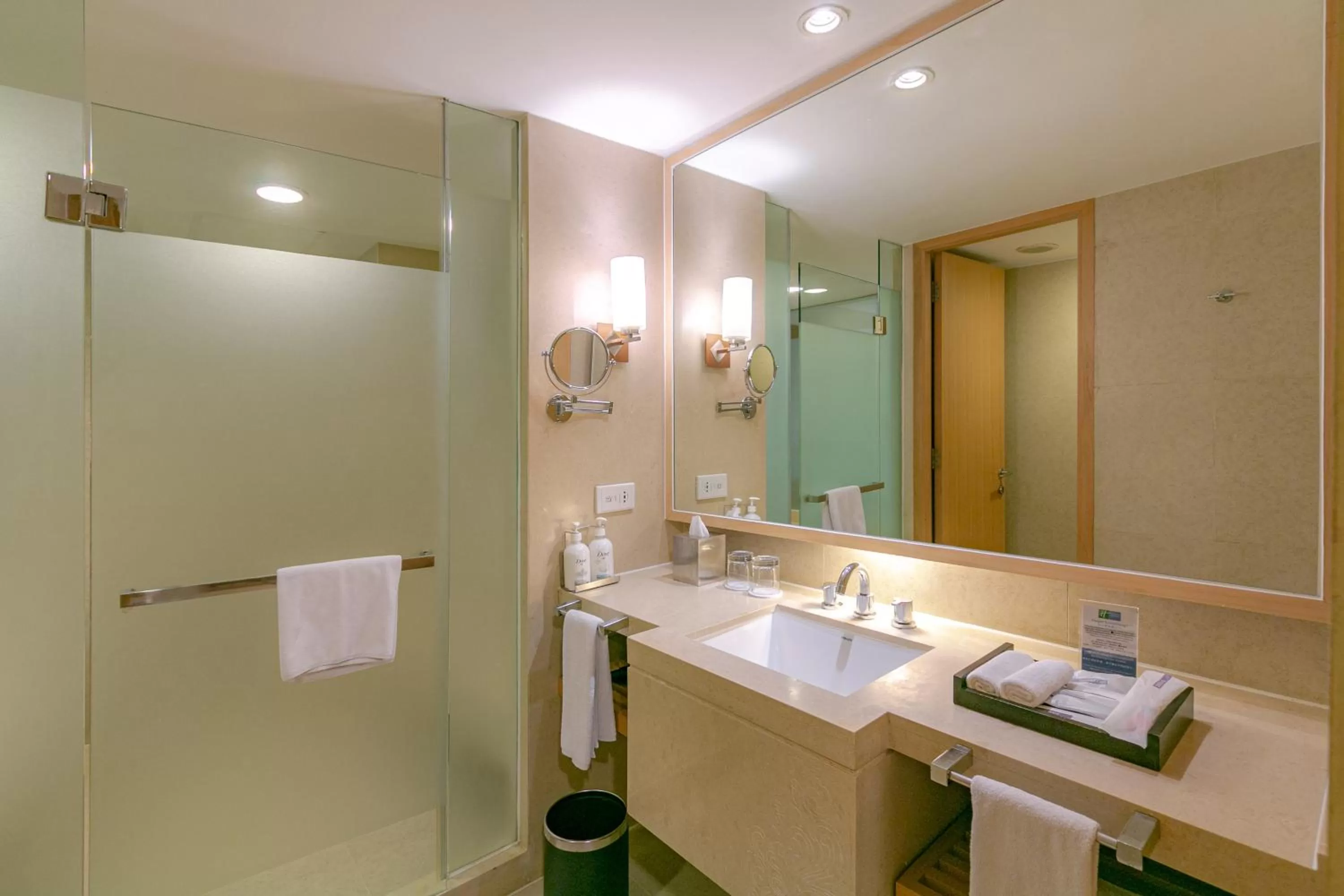 Bathroom in Holiday Inn Resort Baruna Bali by IHG