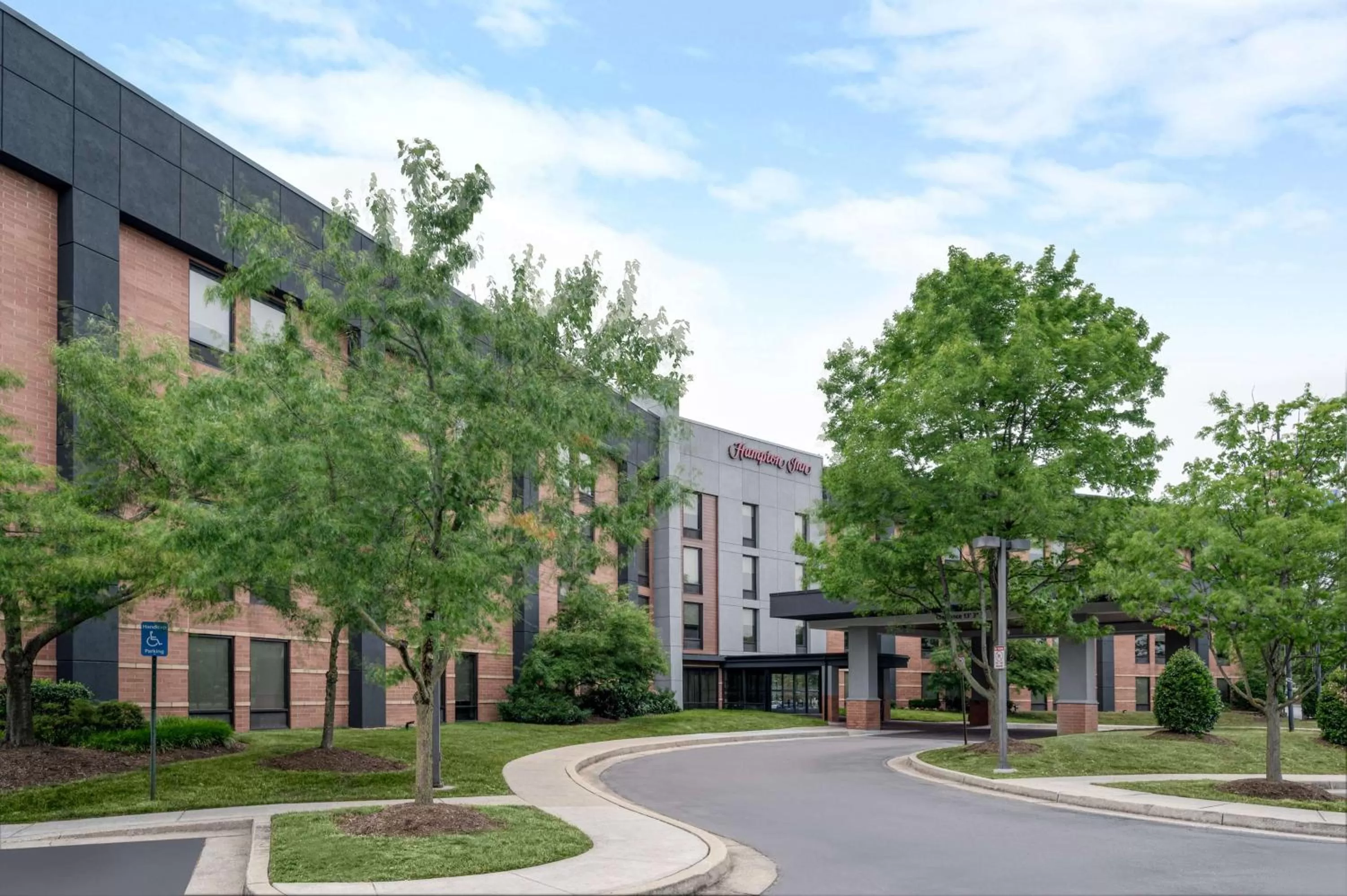 Property building in Hampton Inn Baltimore/White Marsh