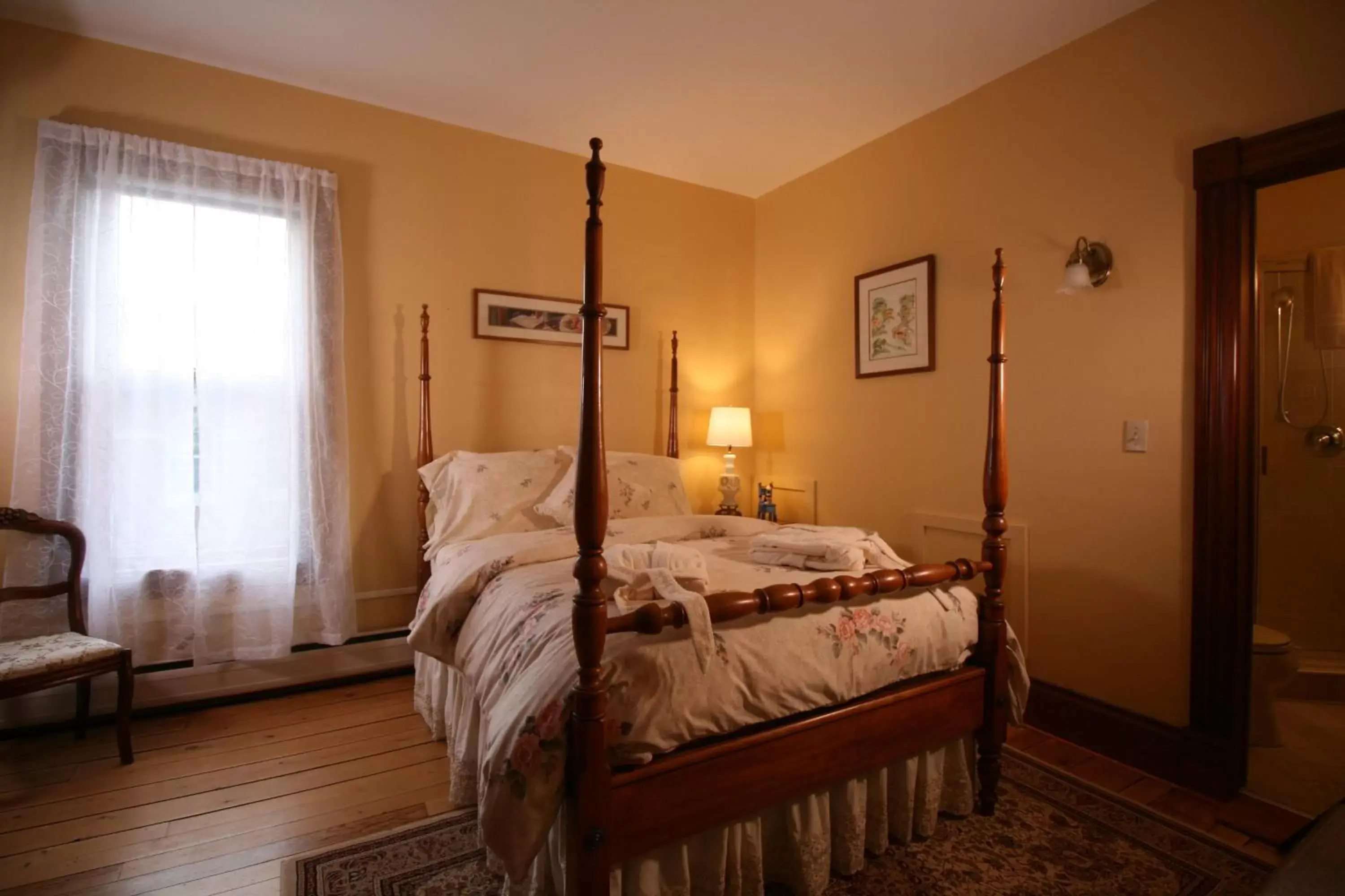 Deluxe Queen Room in The Governor's Inn Deluxe Queen Room in The Governor's Inn