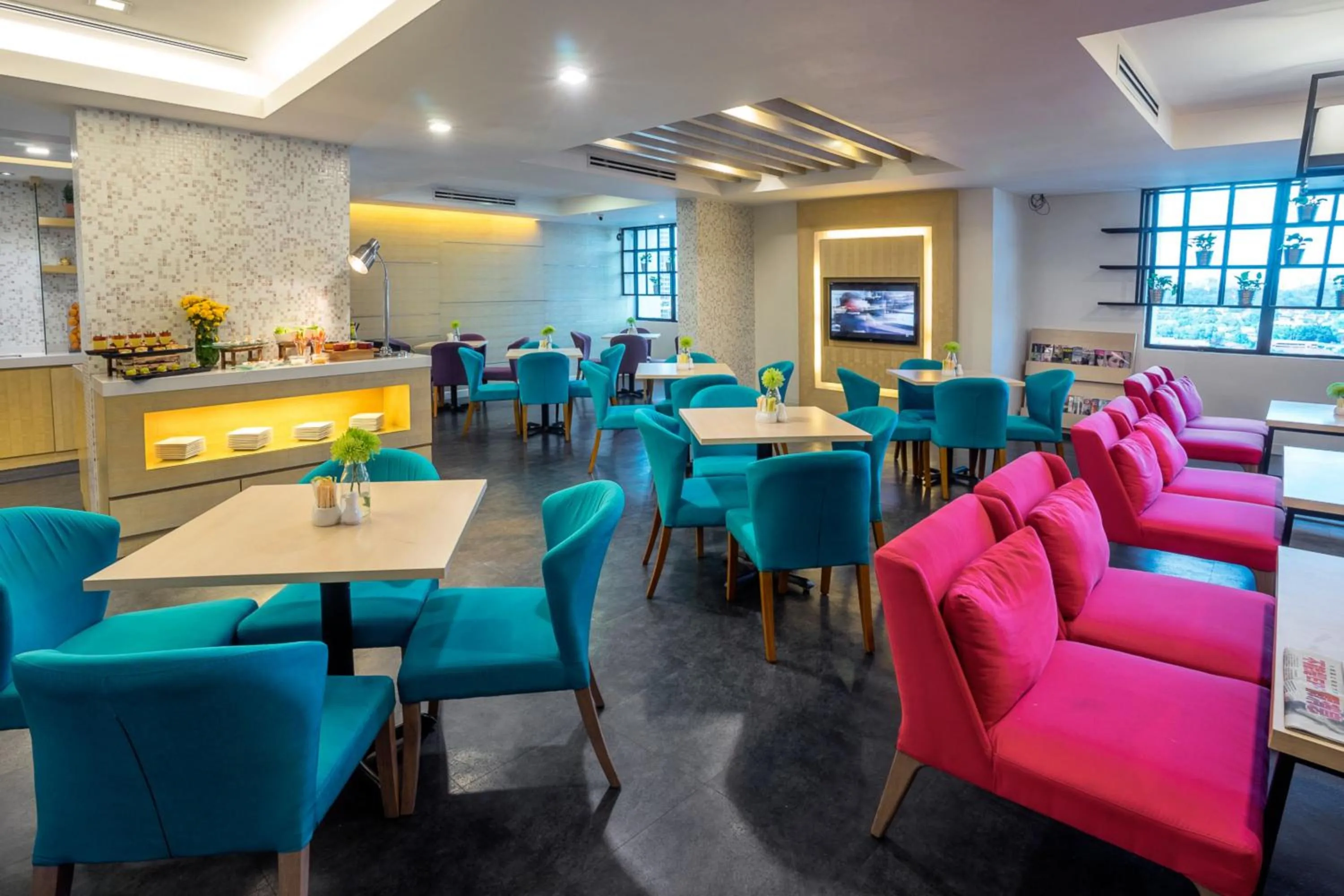 Lounge or bar in Crystal Crown Hotel Petaling Jaya