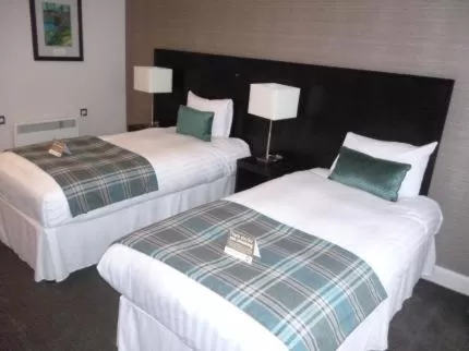 Shower, Bed in The Golden Acorn Wetherspoon