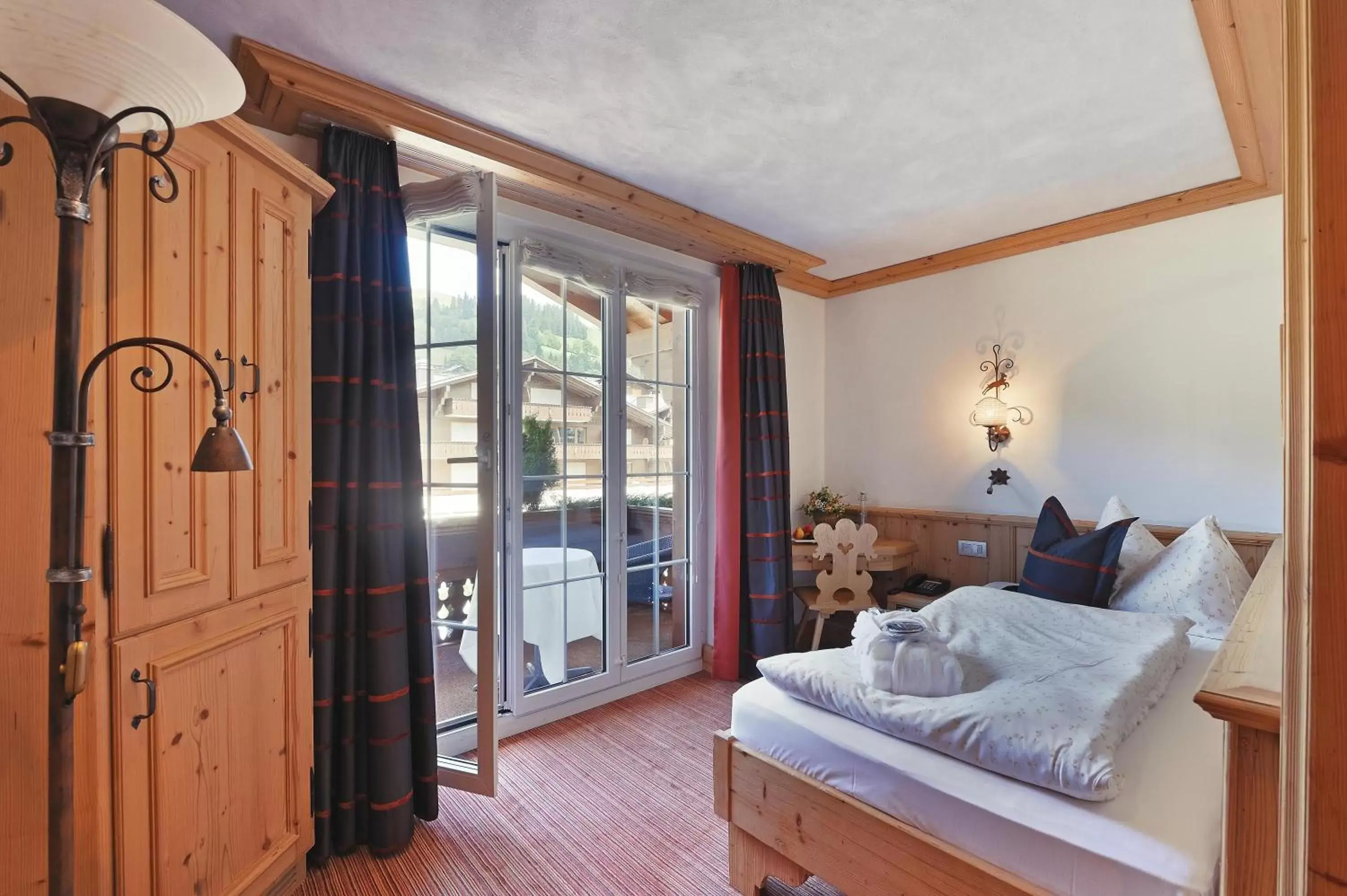 Single Room - single occupancy - Hugeli in ERMITAGE Wellness- & Spa-Hotel Single Room - single occupancy - Hugeli in ERMITAGE Wellness- & Spa-Hotel