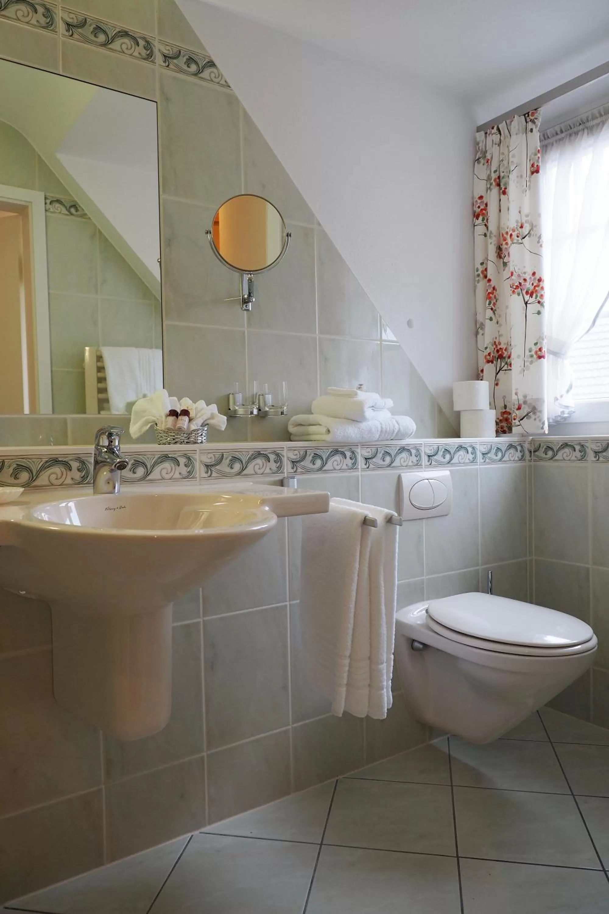 Toilet, Bathroom in Landgasthof Rebstock Weil am Rhein / Basel