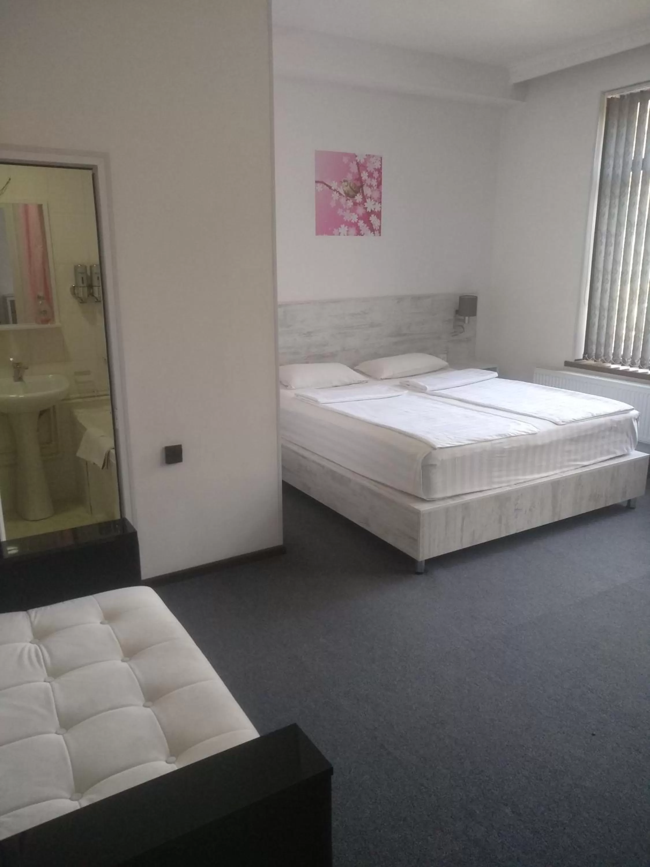 Photo of the whole room, Bed in Sakura Inn