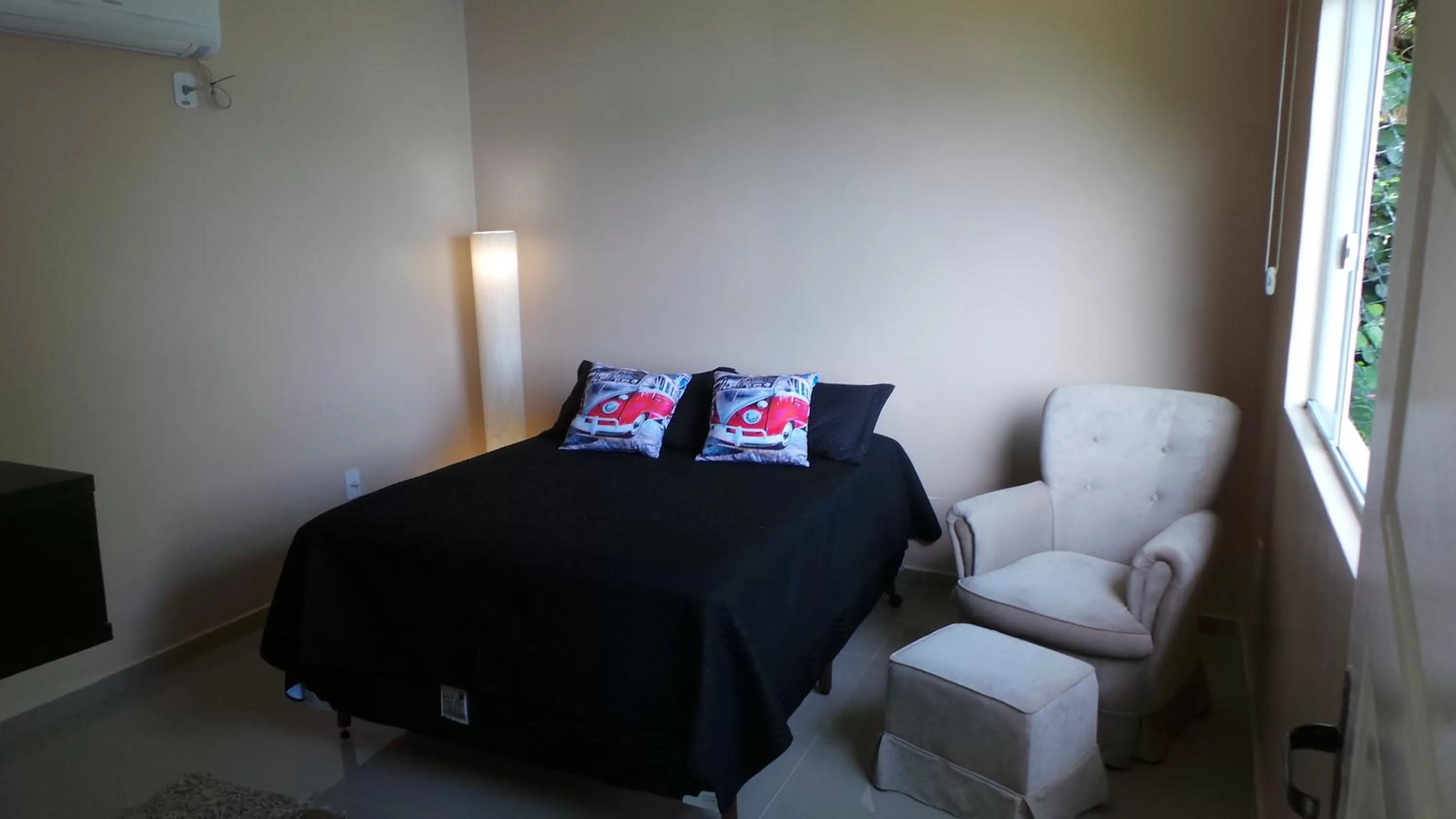 Photo of the whole room, Bed in Ocean Green Flats