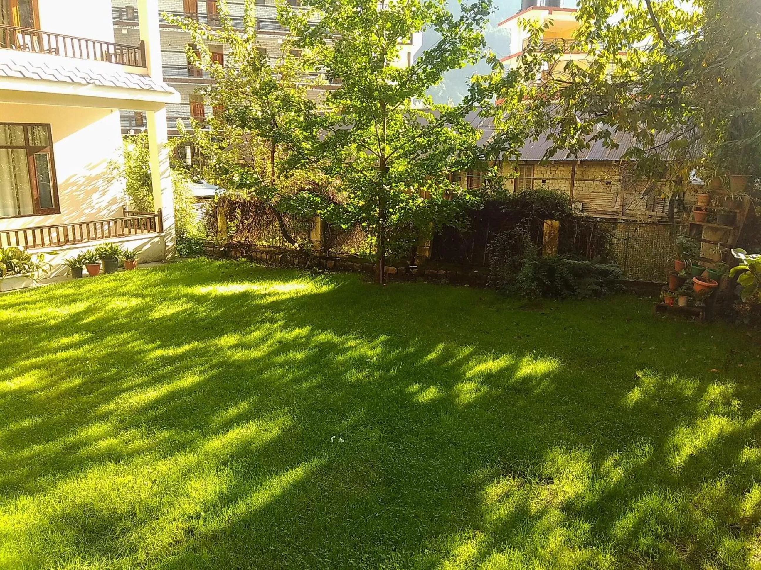 Day in Hotel Rising Star With Garden With Private Parking Near To Mall Road