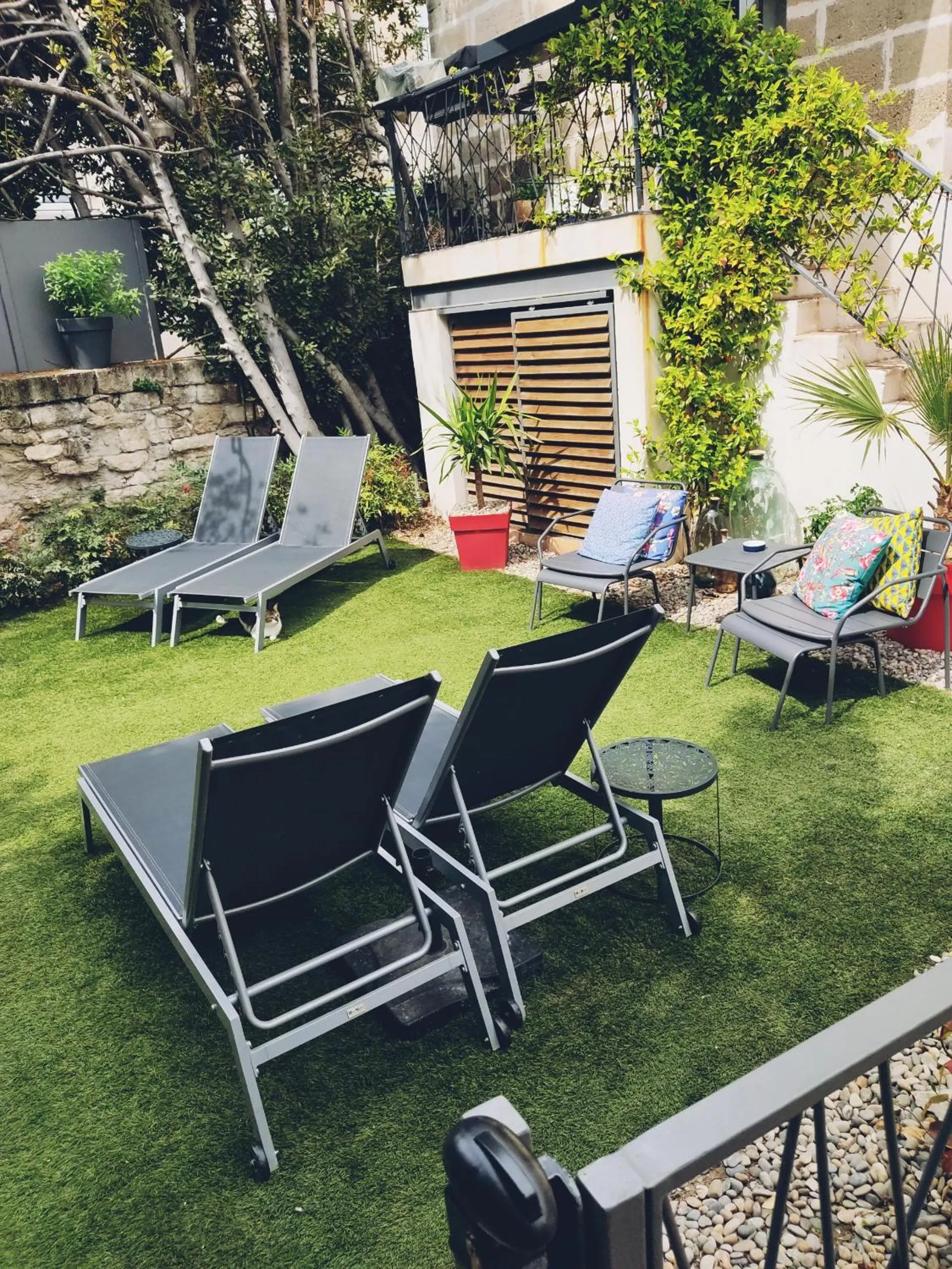 Garden in La Maison Grivolas Appartements et Maison d'hôtes