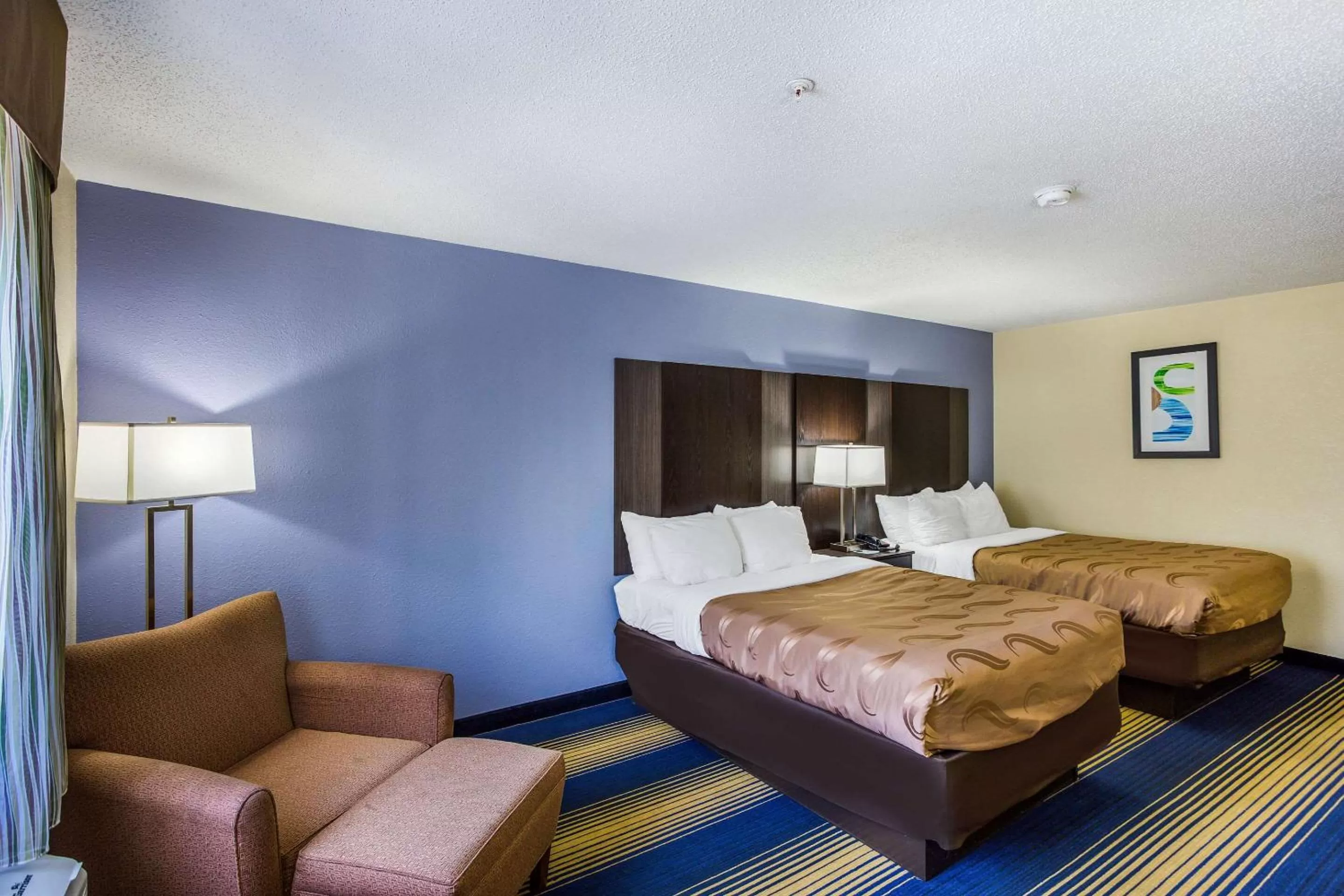 Photo of the whole room, Bed in Quality Inn Charleston South