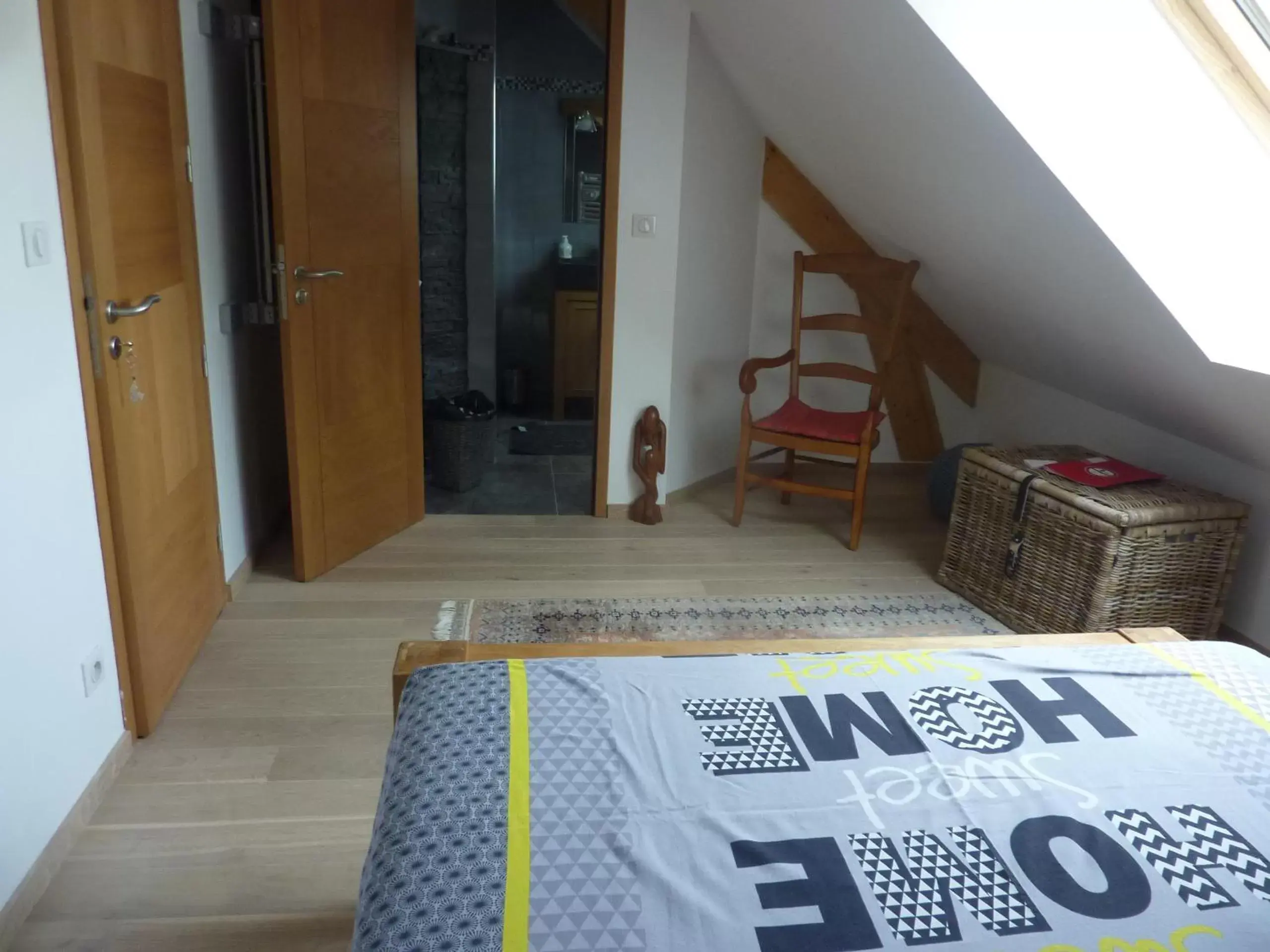 Deluxe Double Room with Shower in Les Chambres D'oriane Deluxe Double Room with Shower in Les Chambres D'oriane